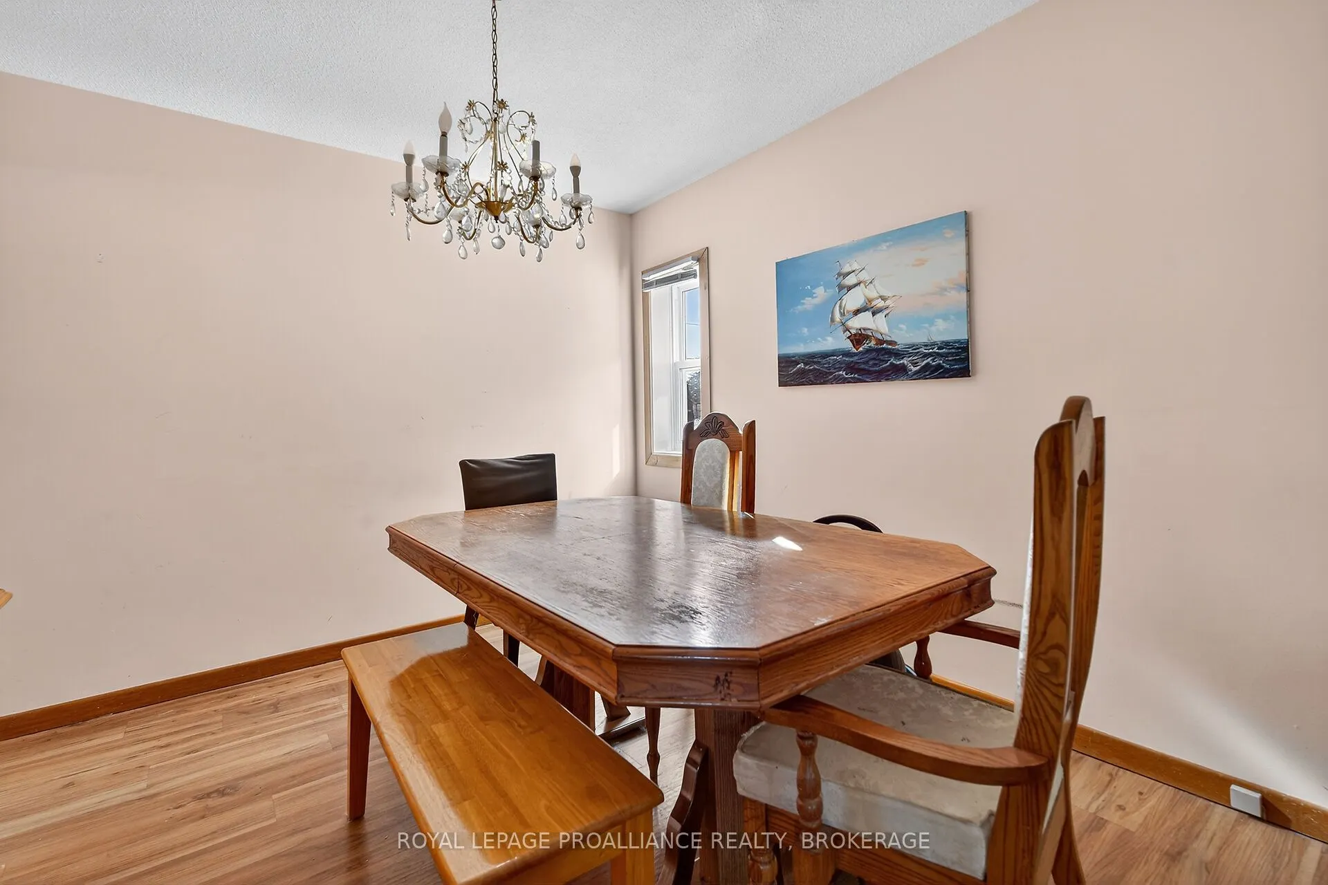 747 Laidlaw Crescent