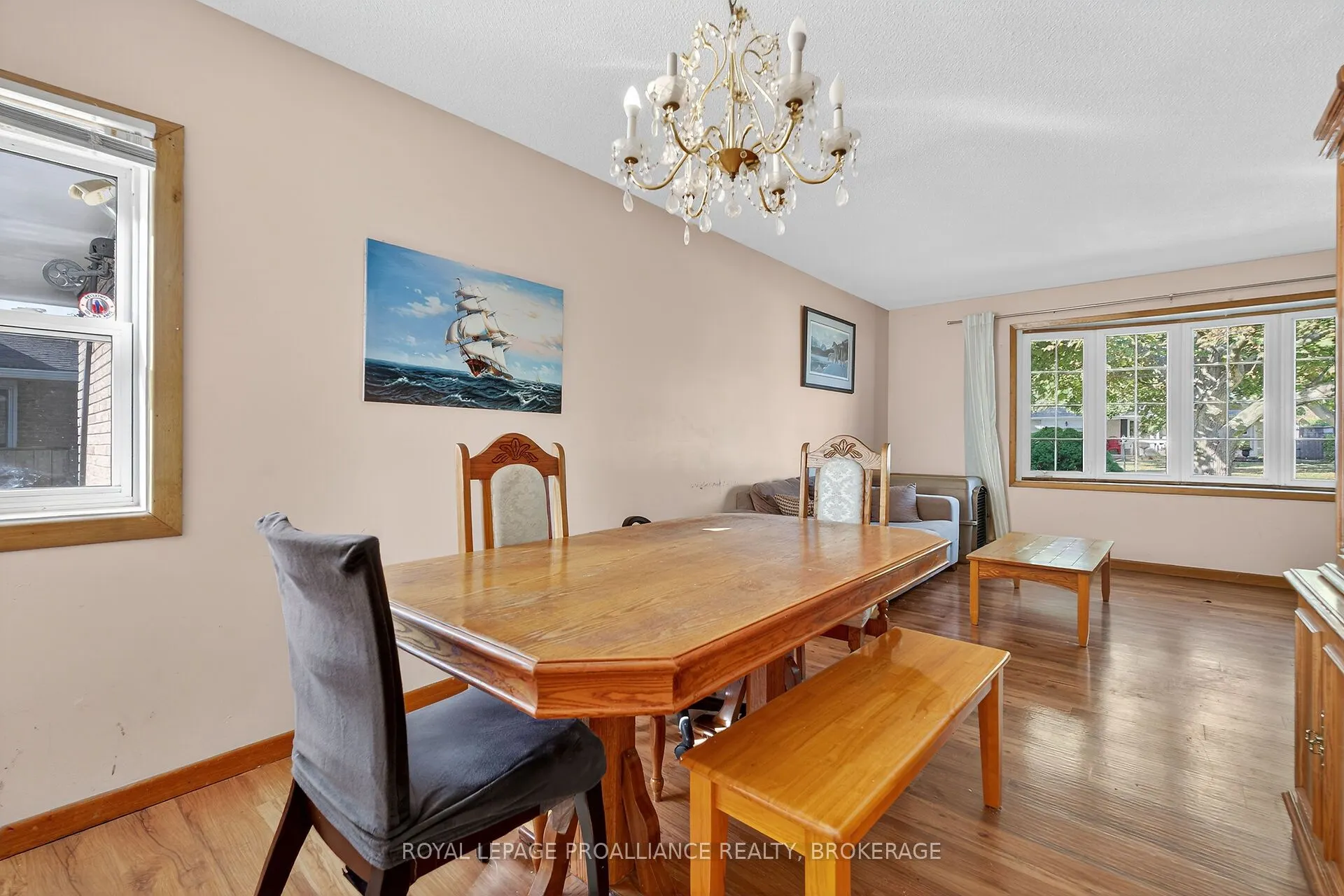 747 Laidlaw Crescent