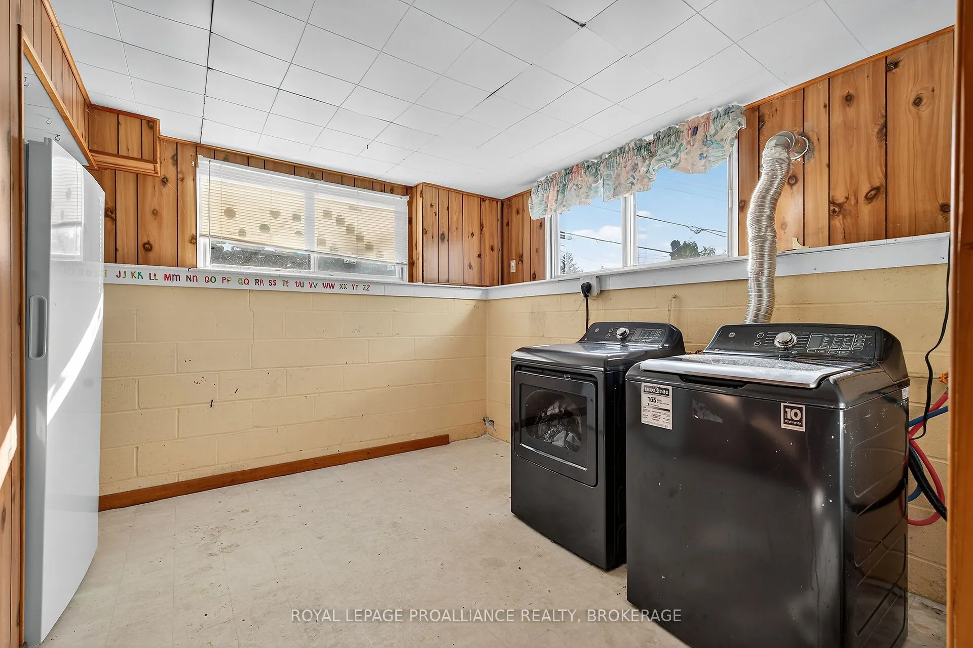 747 Laidlaw Crescent