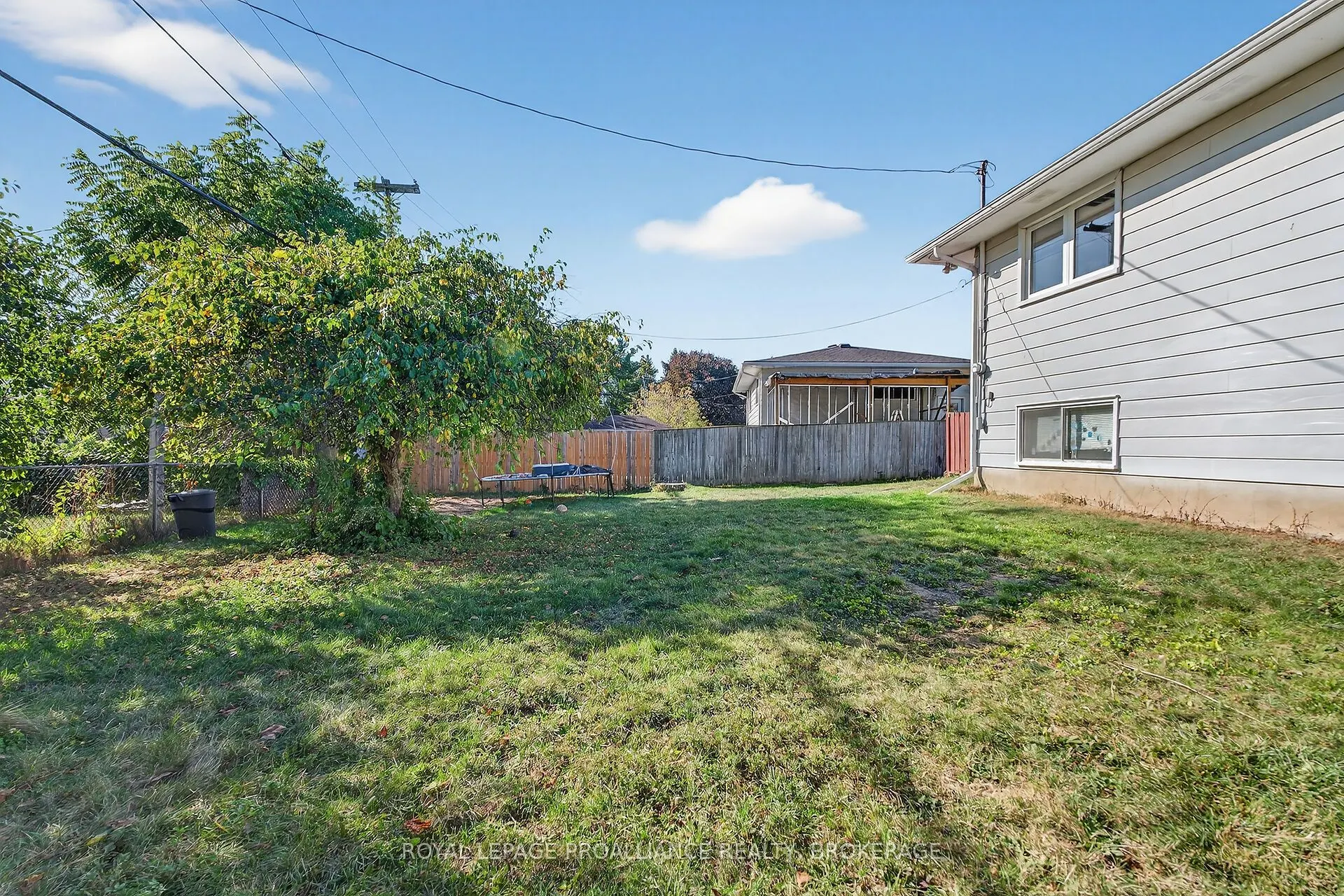 747 Laidlaw Crescent