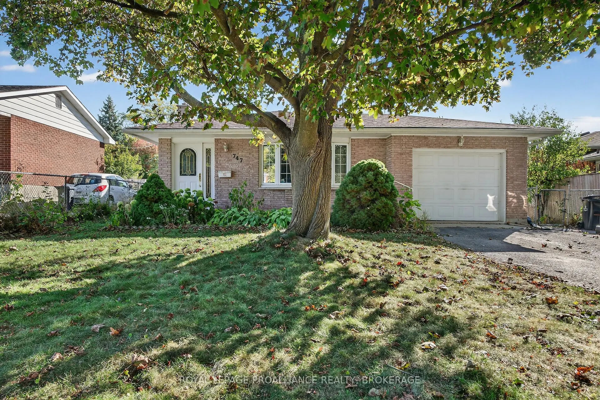 747 Laidlaw Crescent