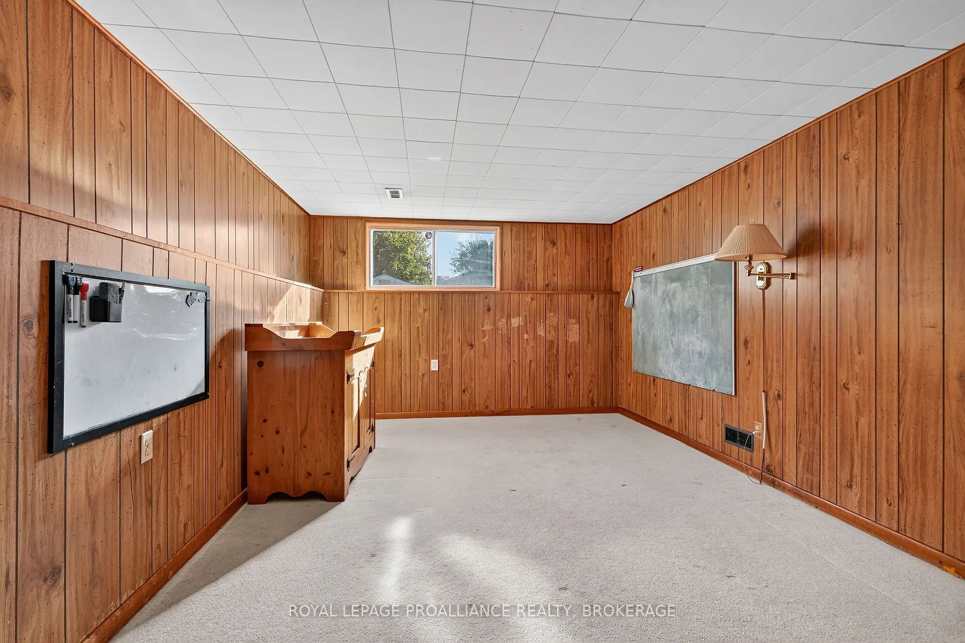 747 Laidlaw Crescent