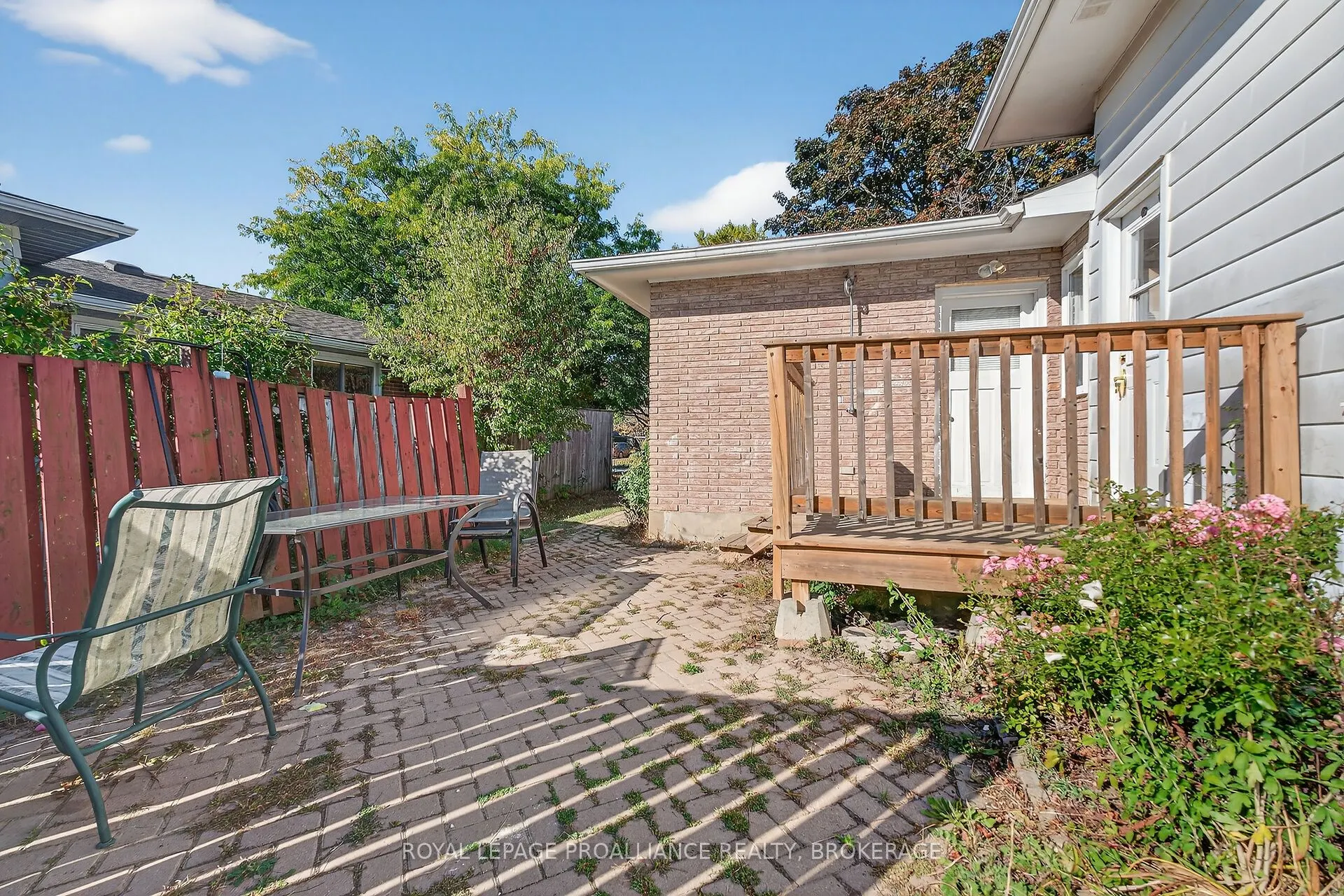 747 Laidlaw Crescent