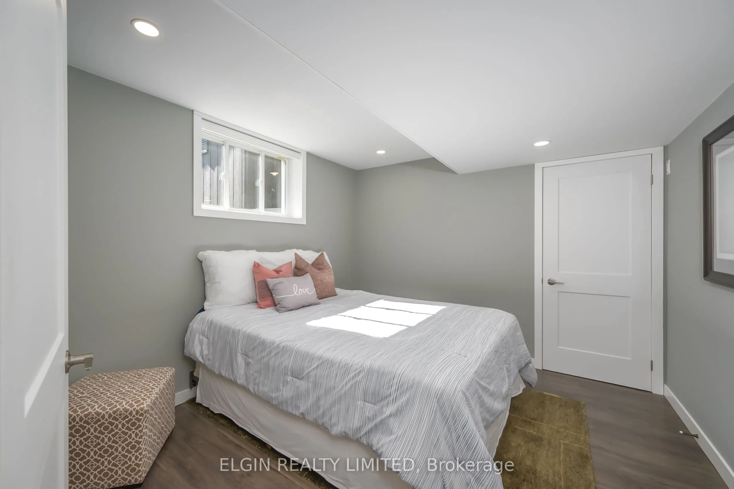 8 Deerfield Court