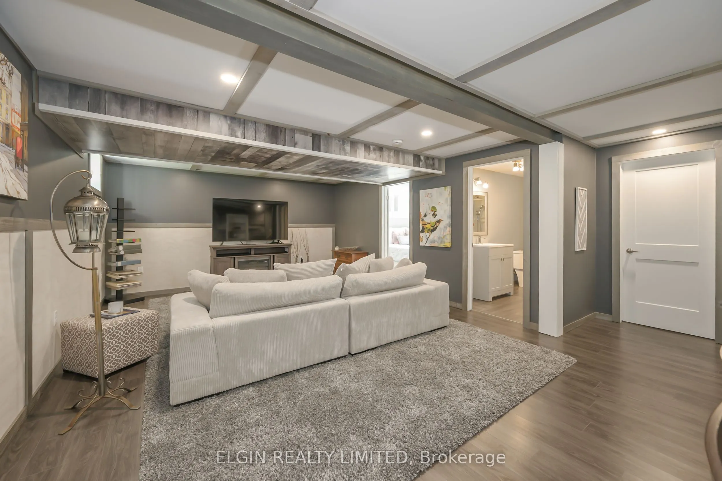 8 Deerfield Court