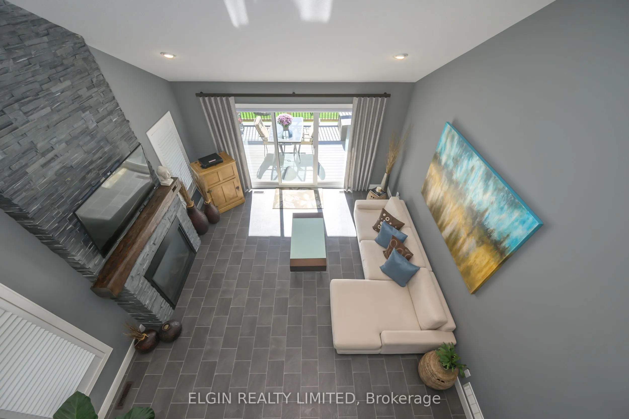 8 Deerfield Court