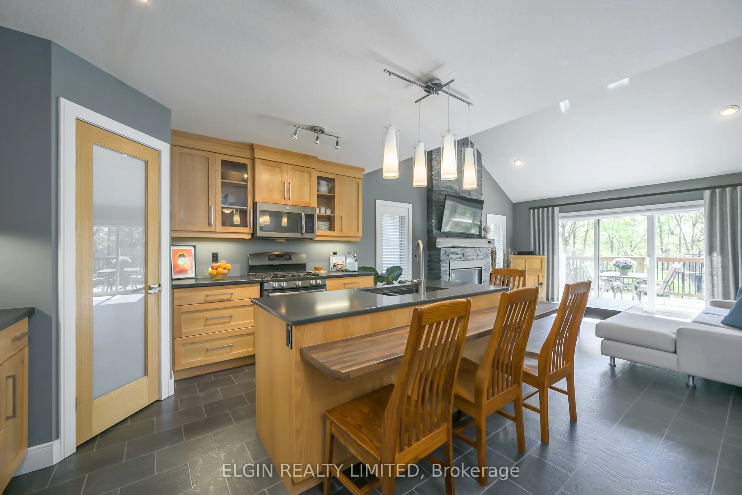 8 Deerfield Court