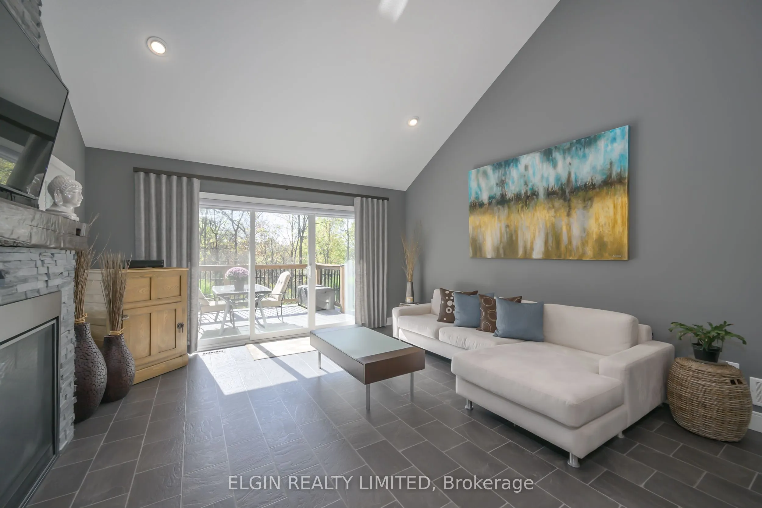8 Deerfield Court