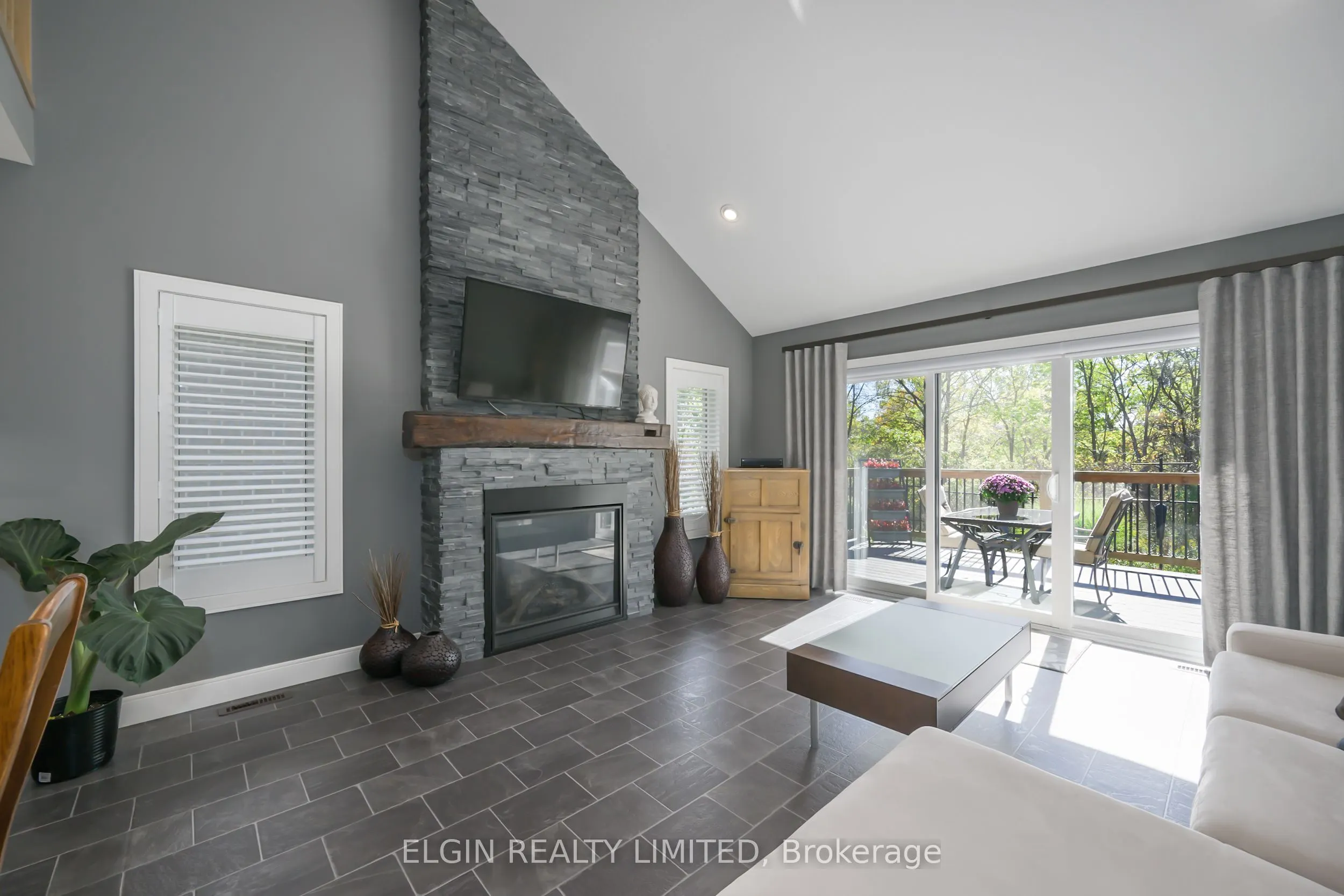 8 Deerfield Court