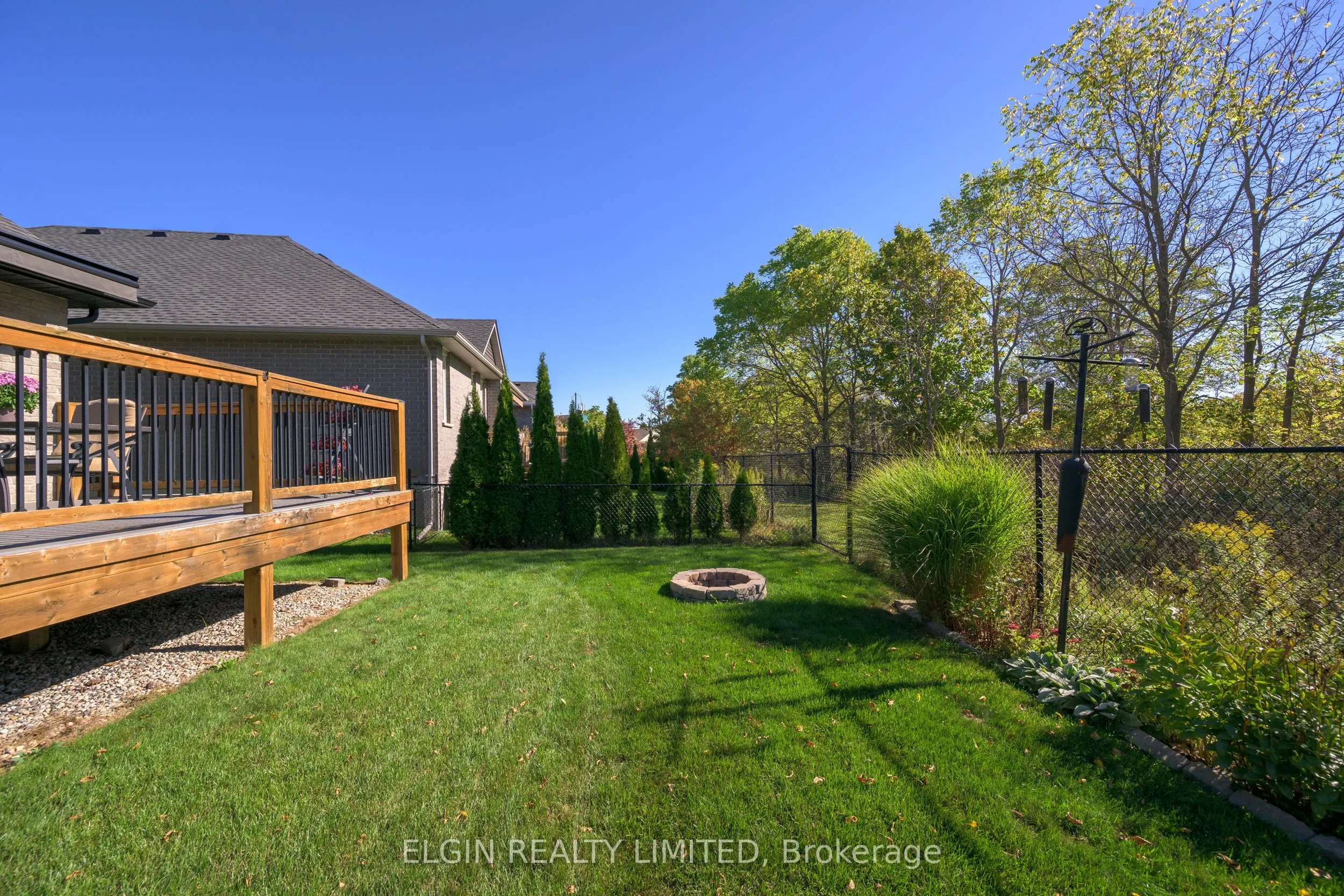 8 Deerfield Court