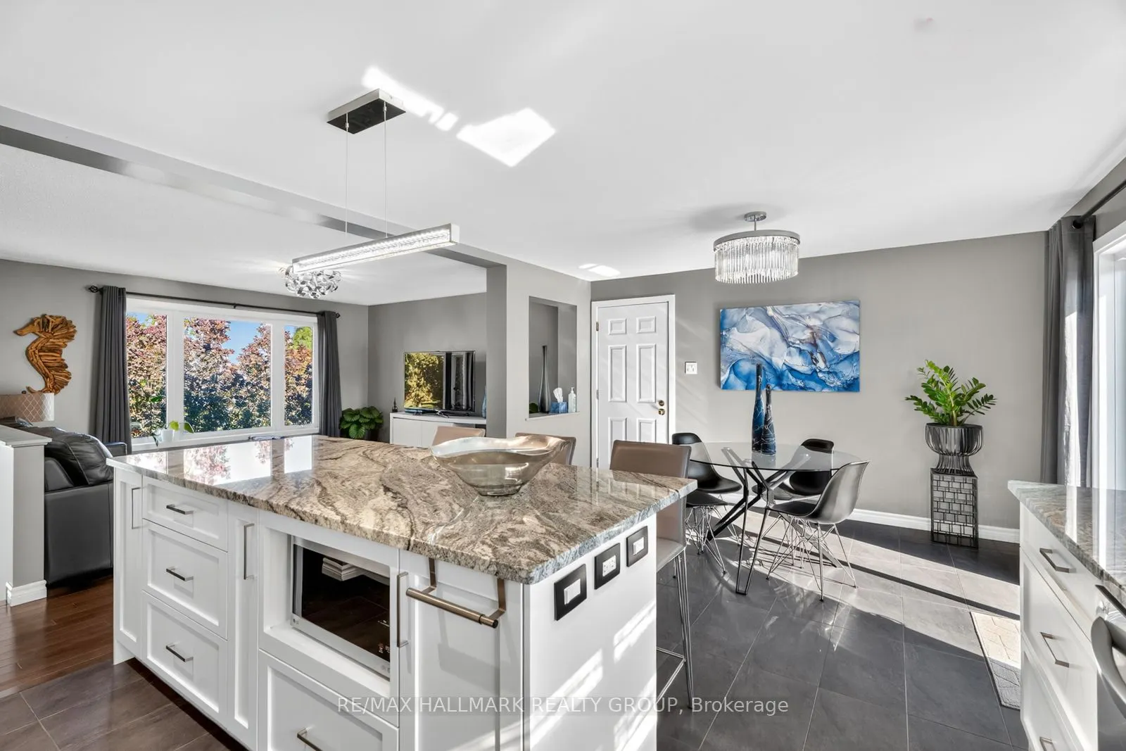 2851 GLENWOOD Drive