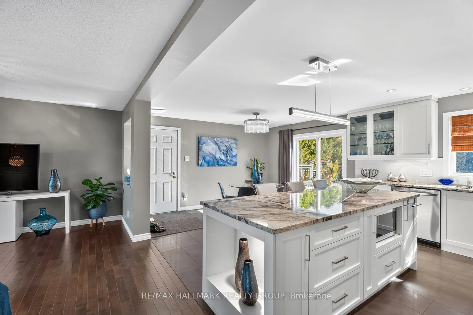 2851 GLENWOOD Drive