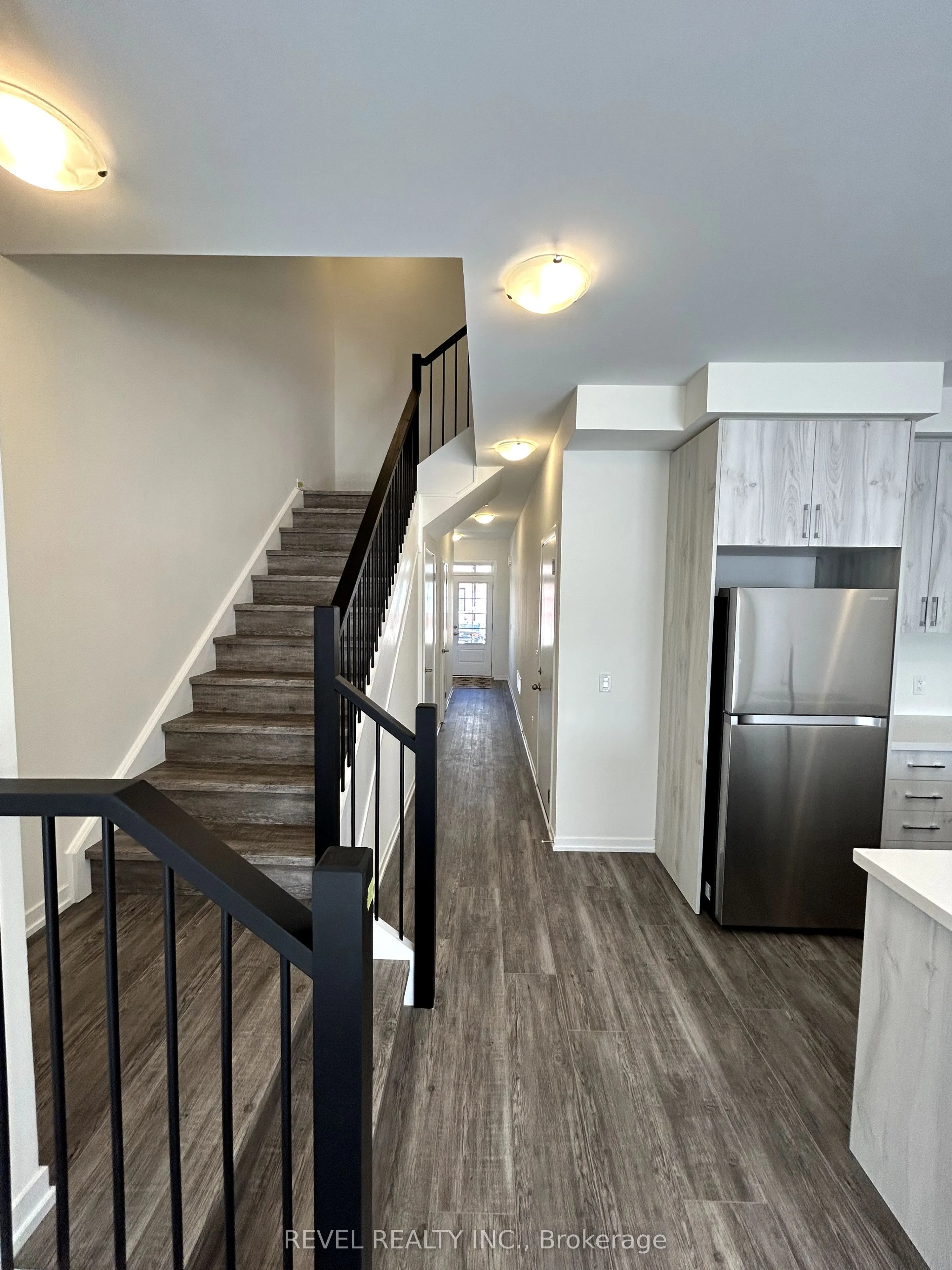 25 Radium Lane