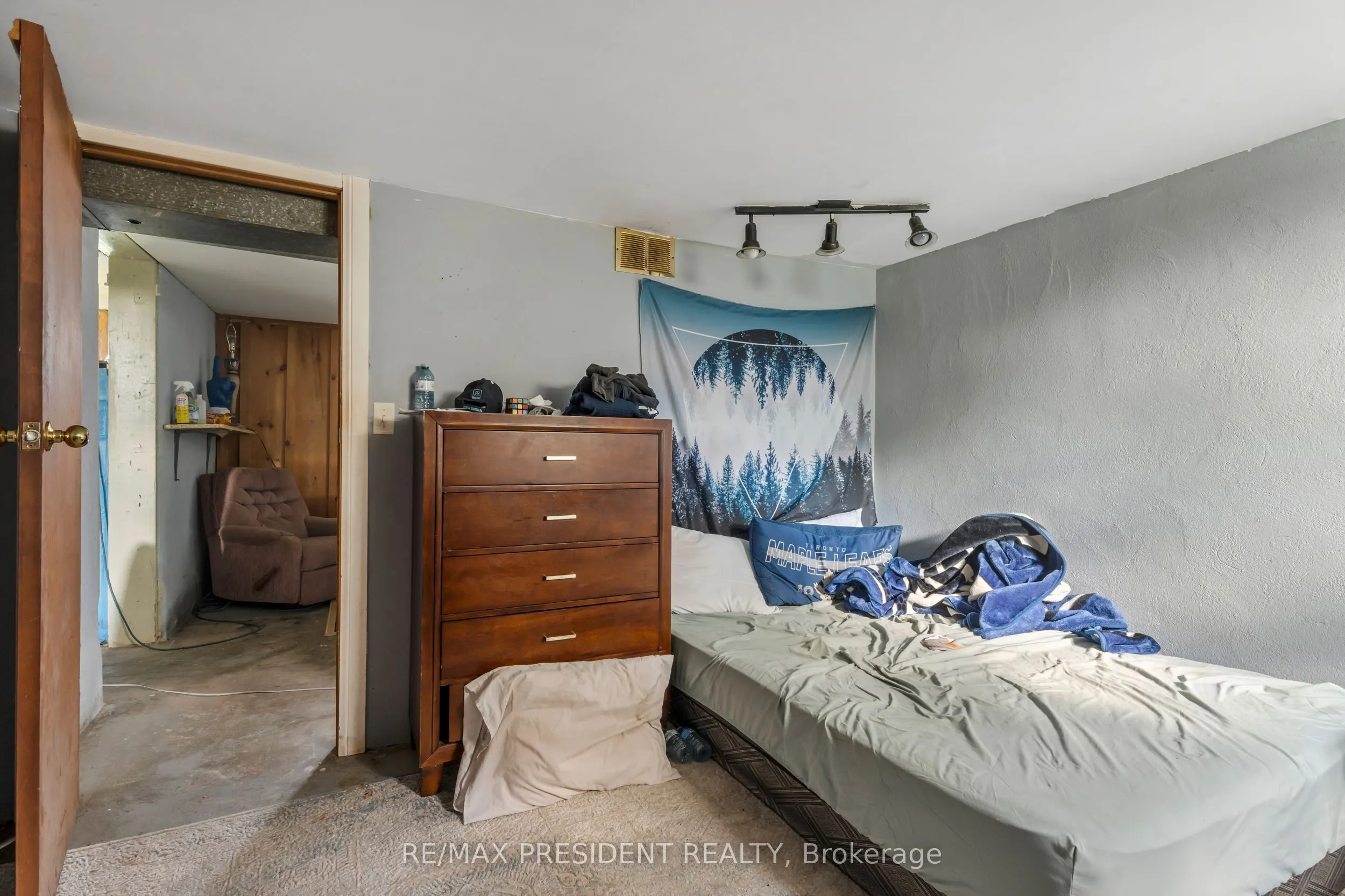1224 Parkinson Road