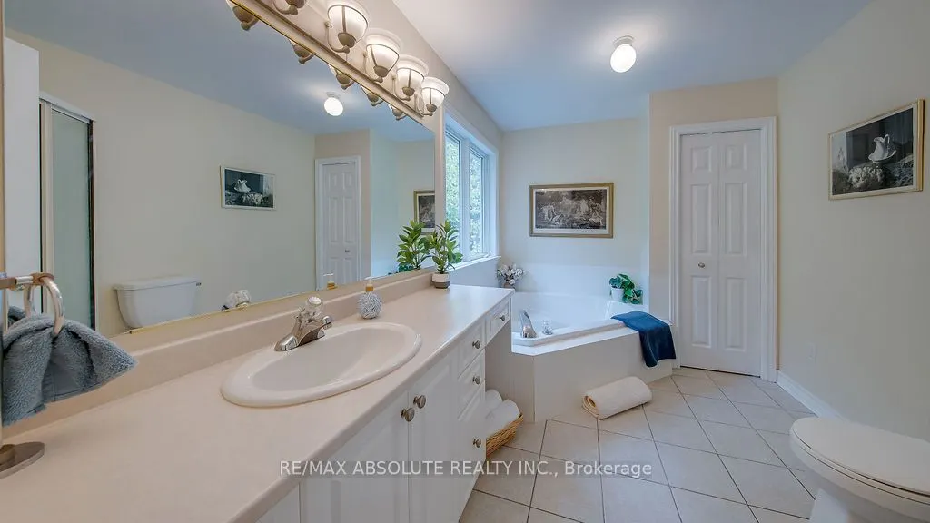 1601 Shauna Crescent