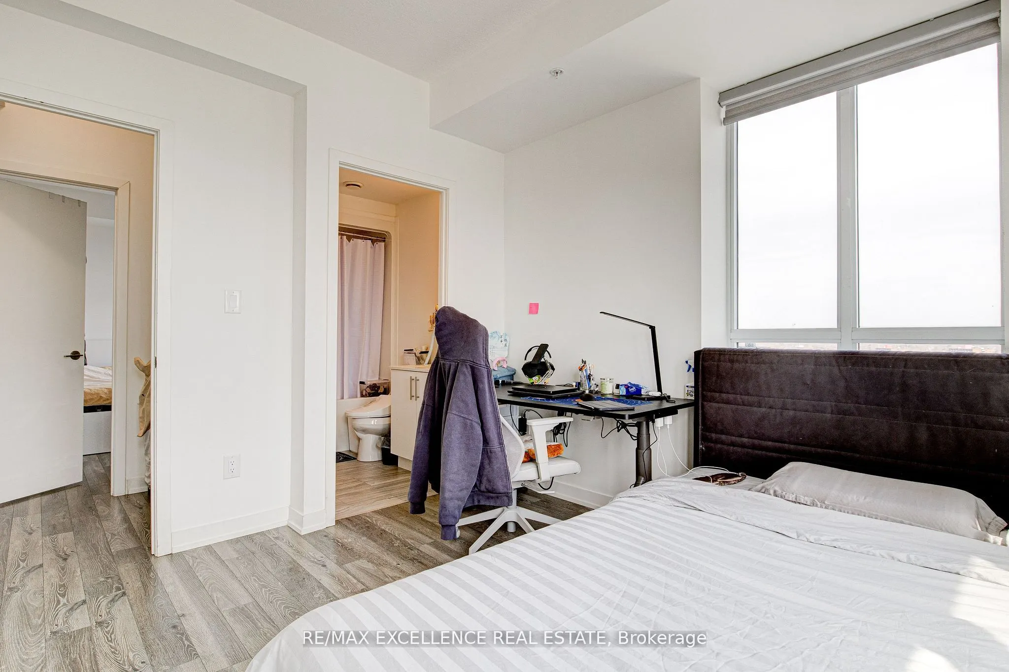 128 King Street N