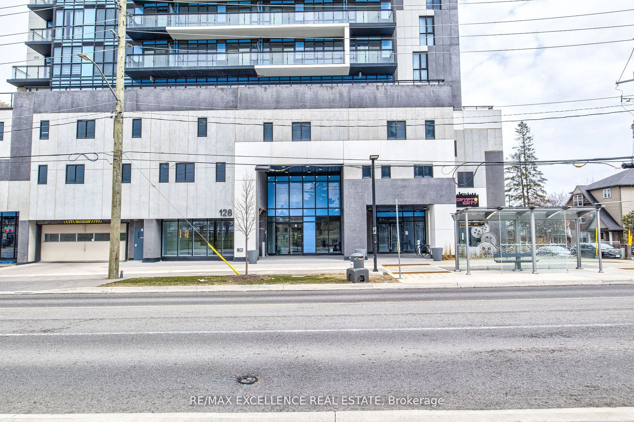 128 King Street N