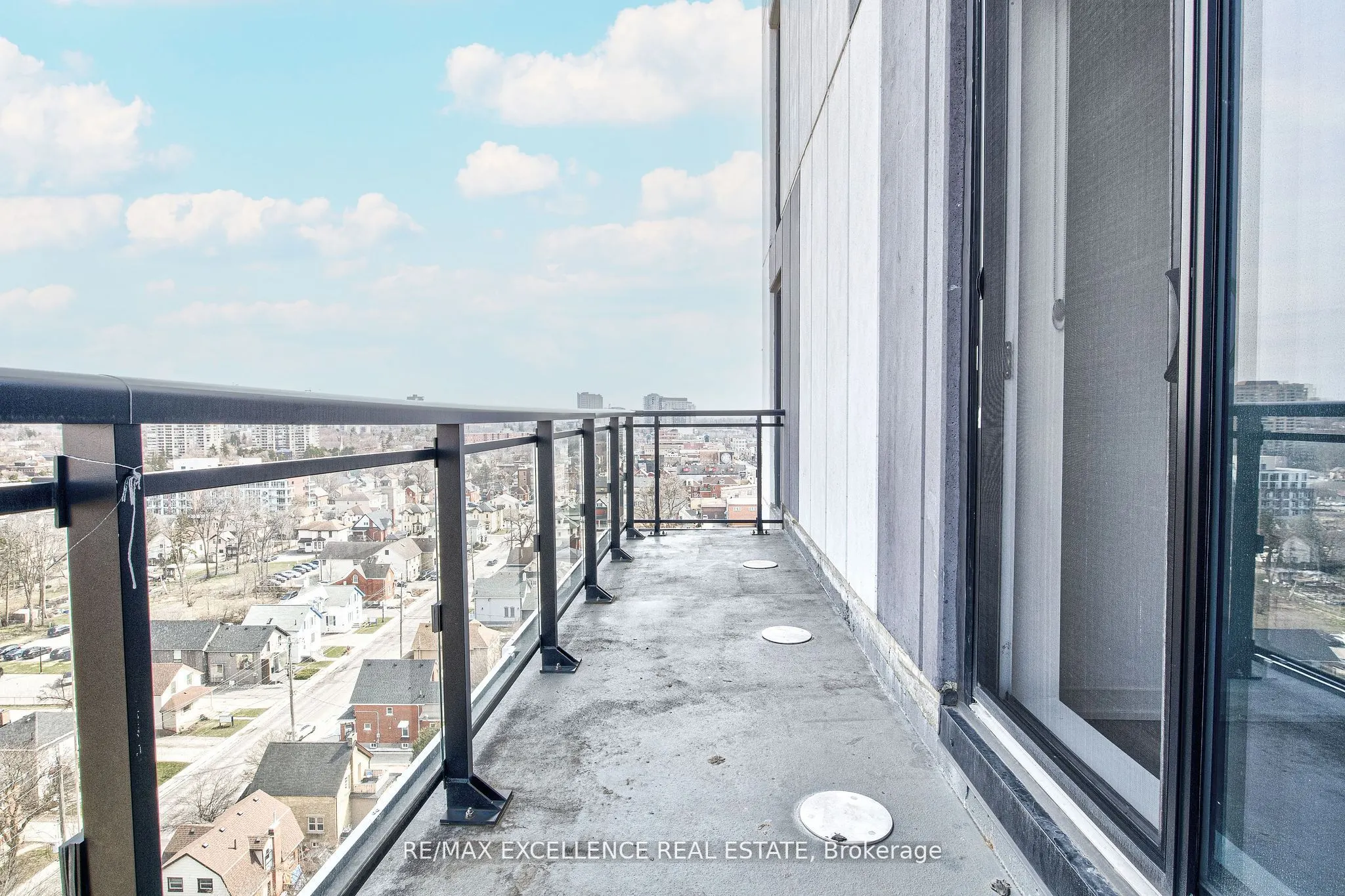 128 King Street N