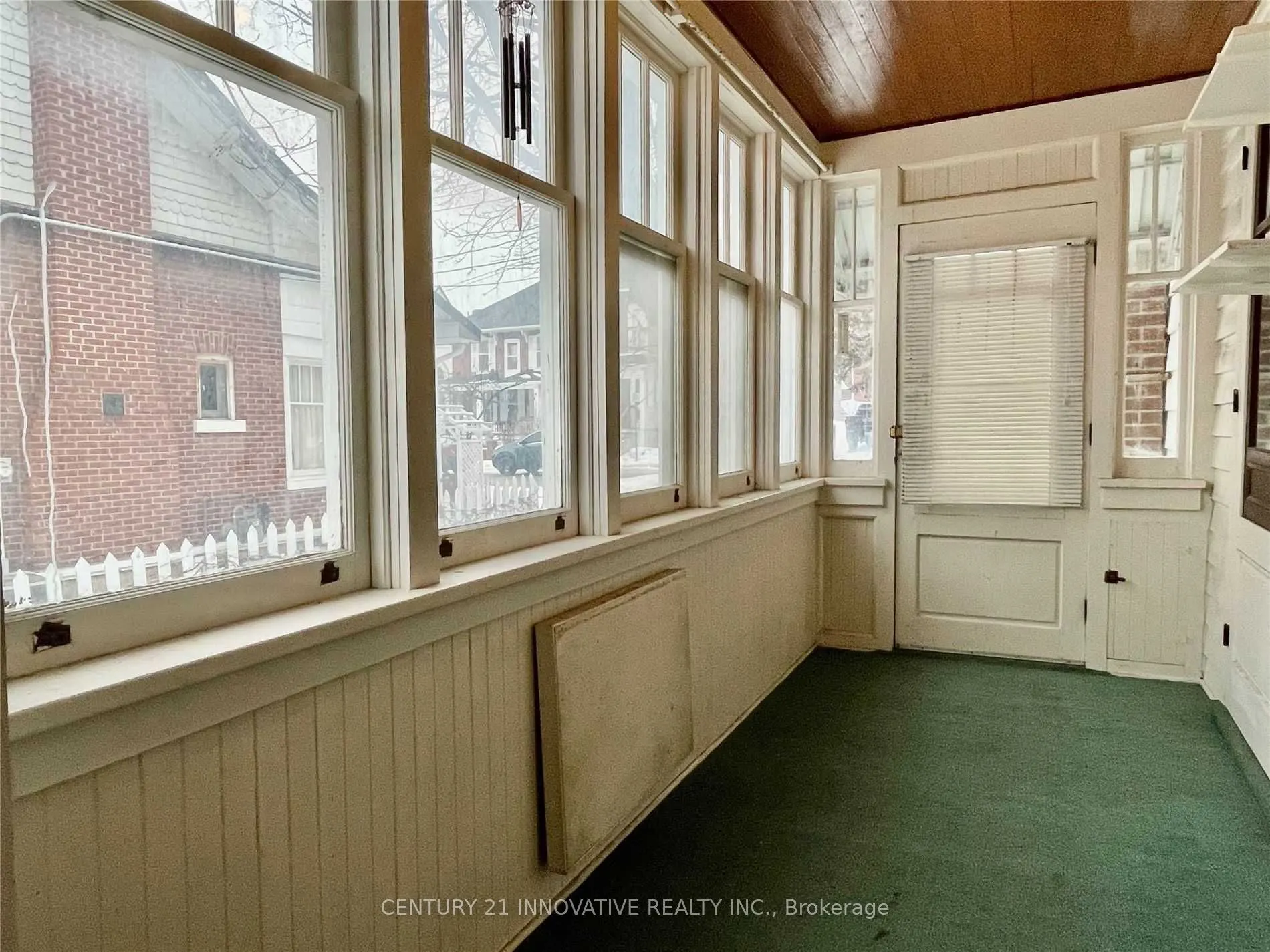 4 Church Street E