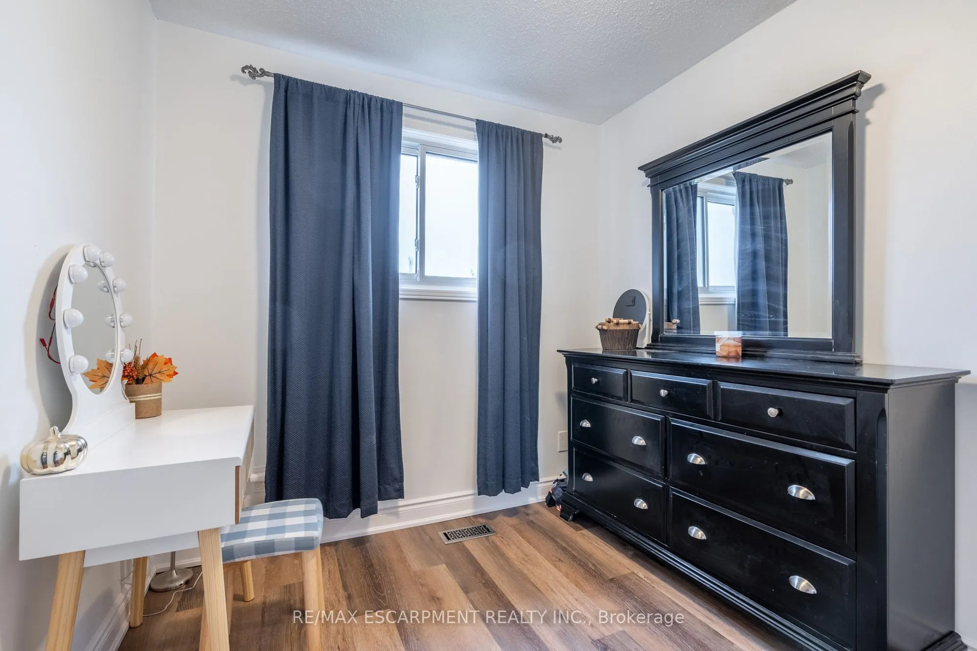 596 Grey Street, #8