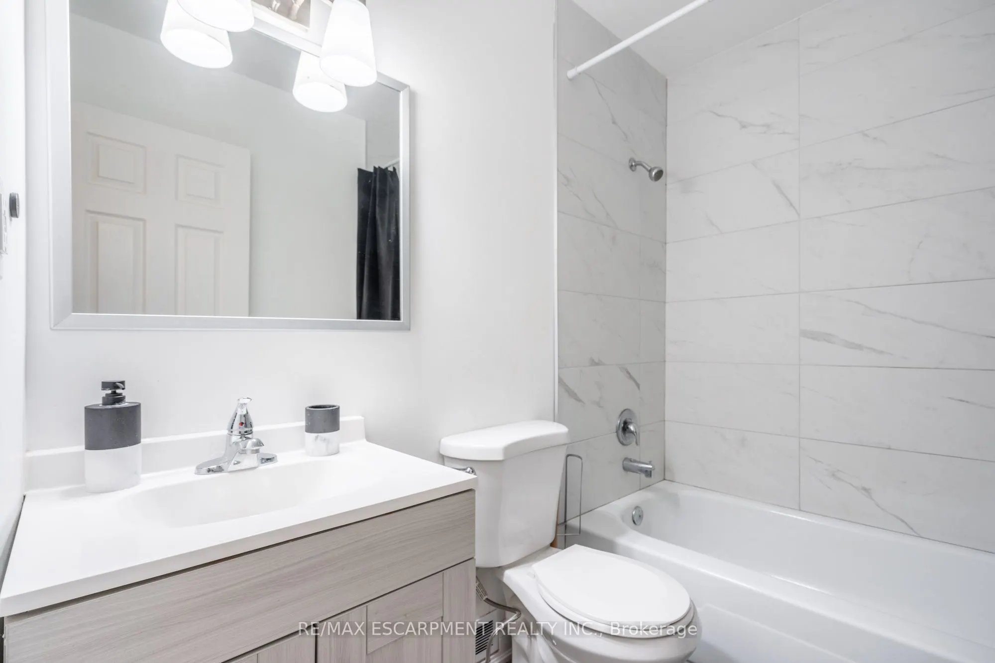 596 Grey Street, #8