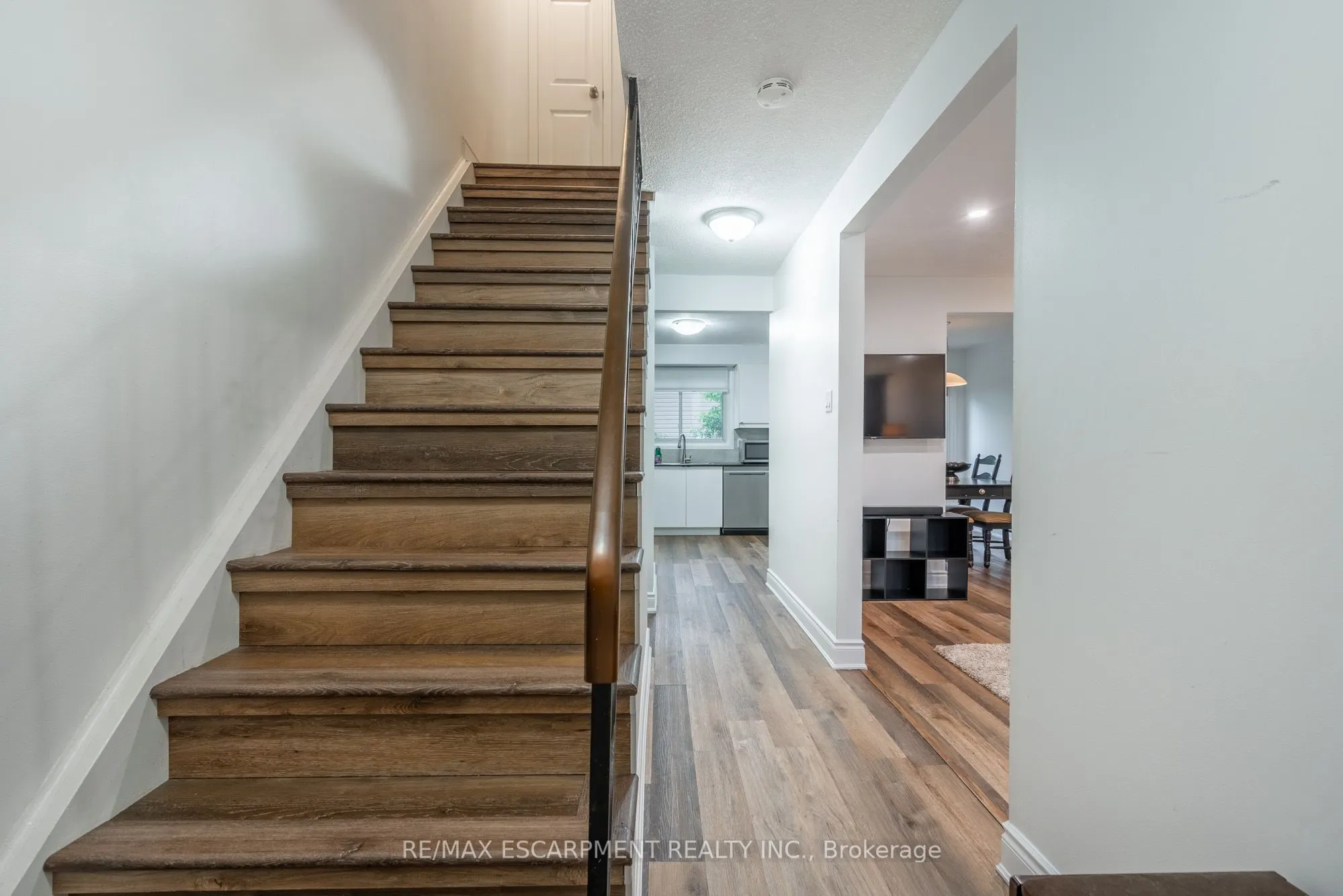 596 Grey Street, #8