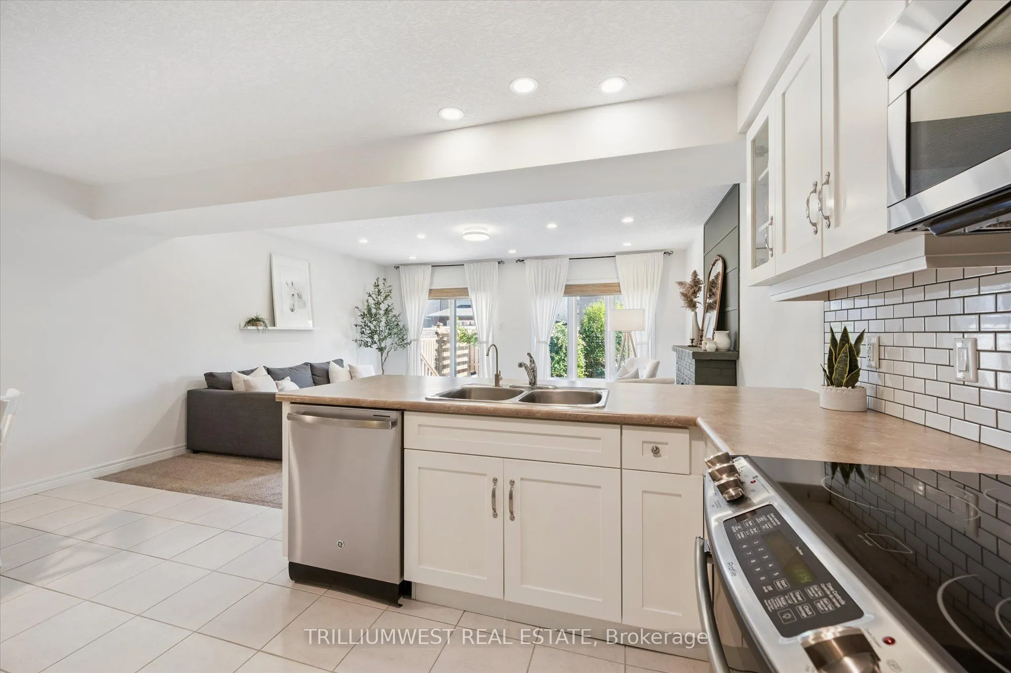 25 Sandybay Avenue