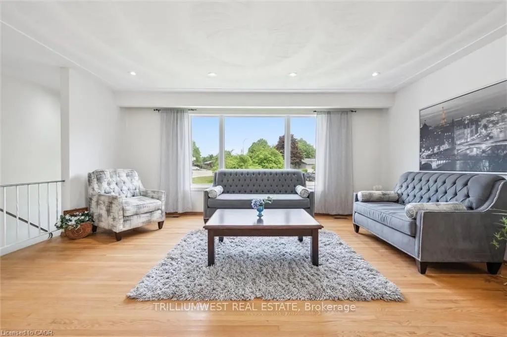 11 Van Horne Place