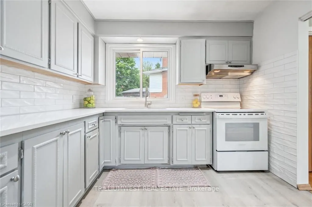 11 Van Horne Place