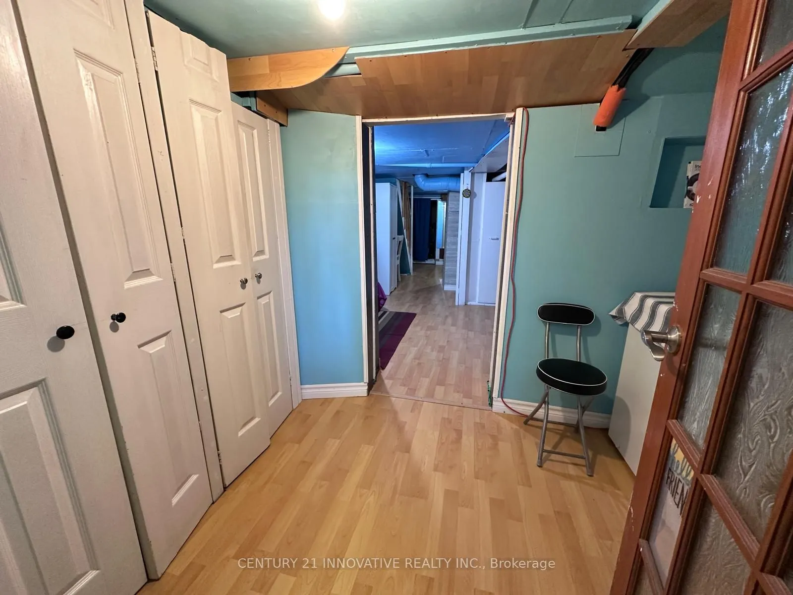 165 Dundas Street N
