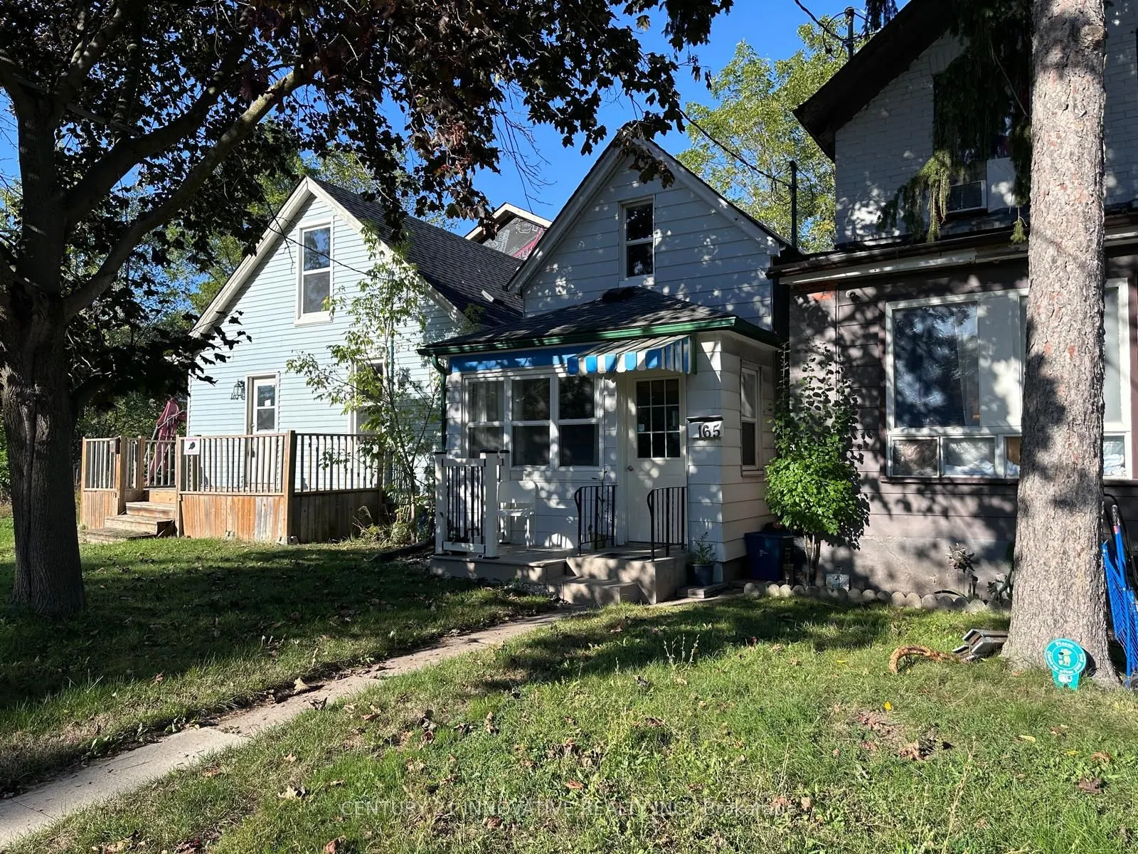 165 Dundas Street N