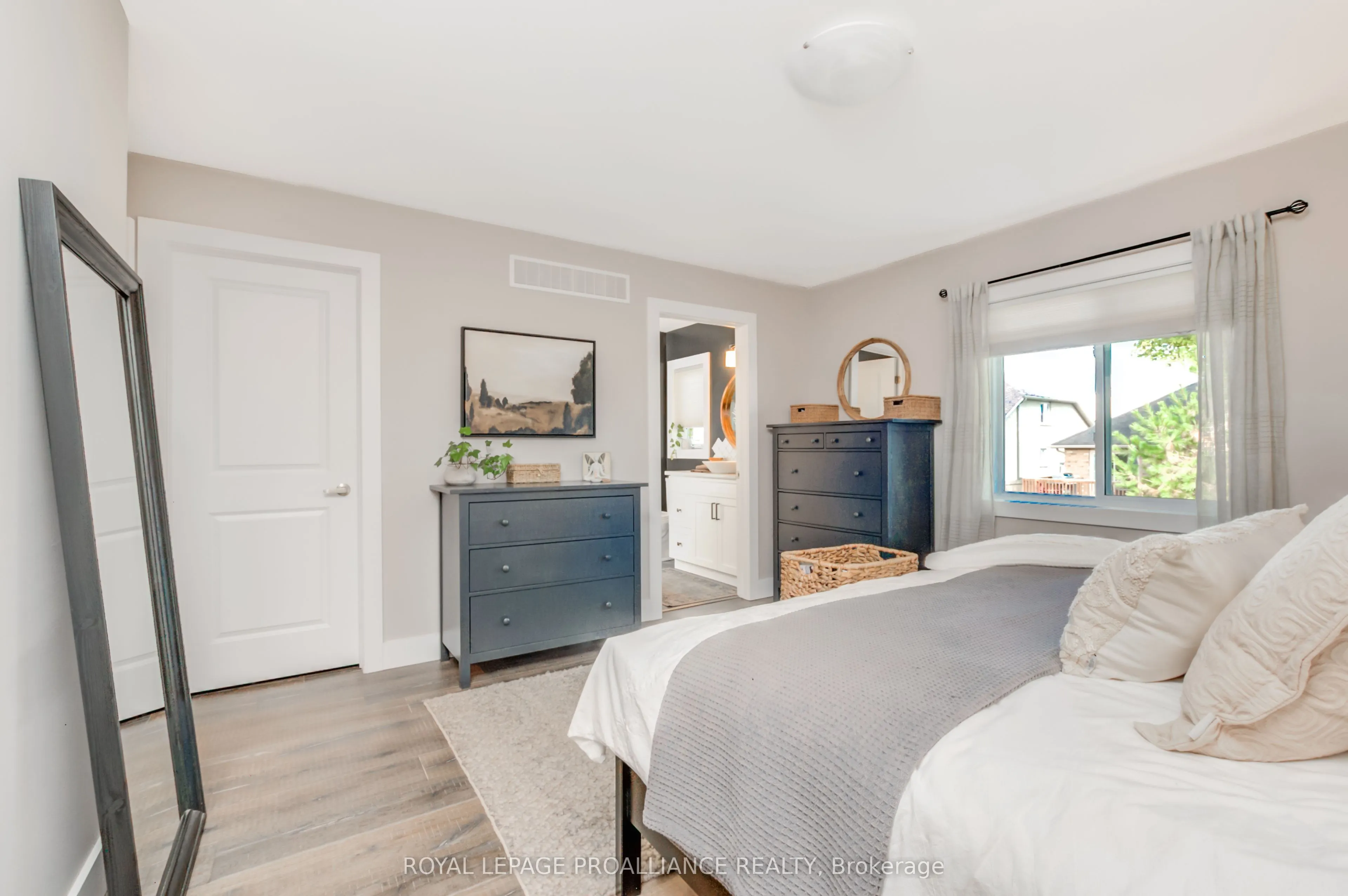 6 Lawrence Avenue
