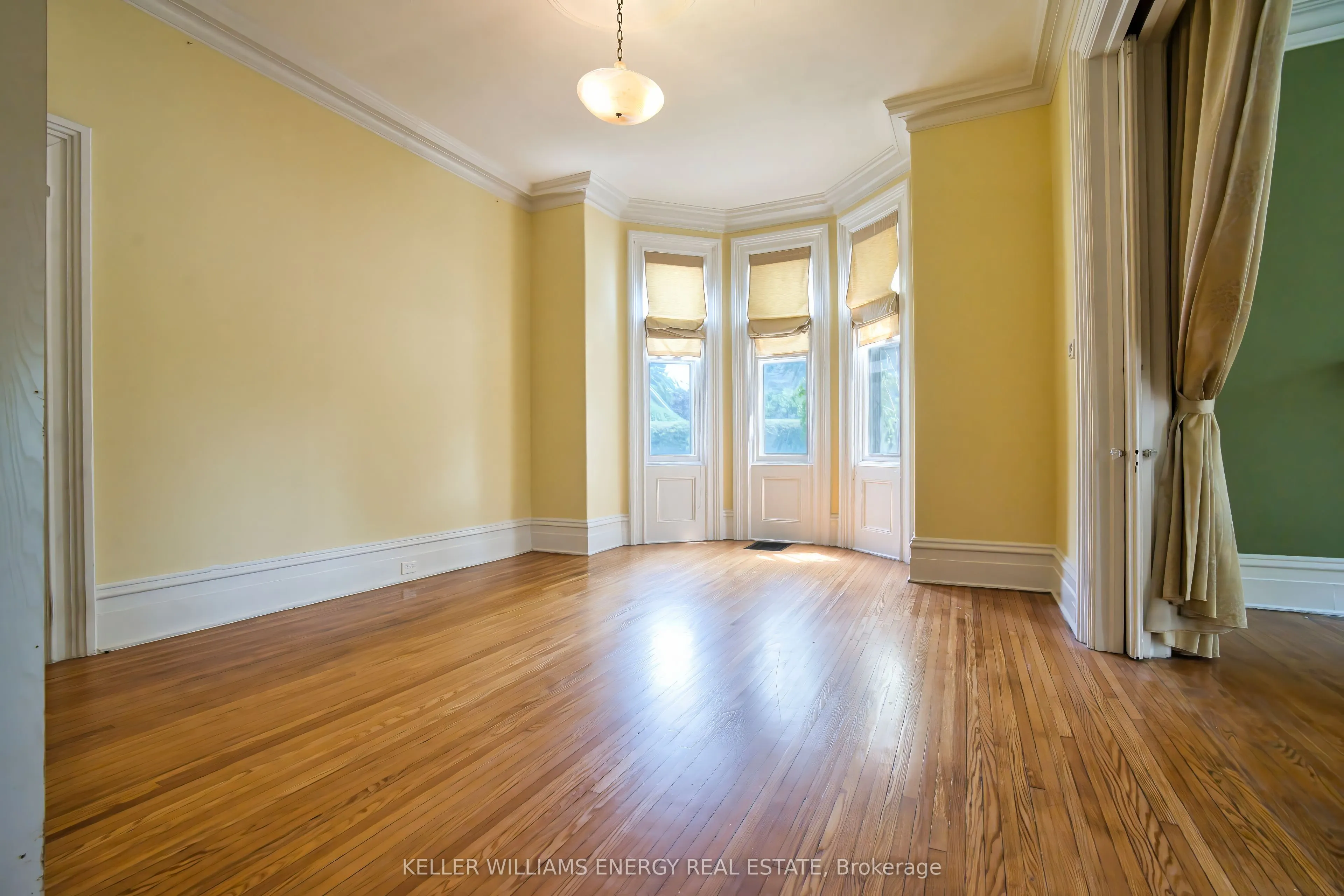 88 Wellington Street N