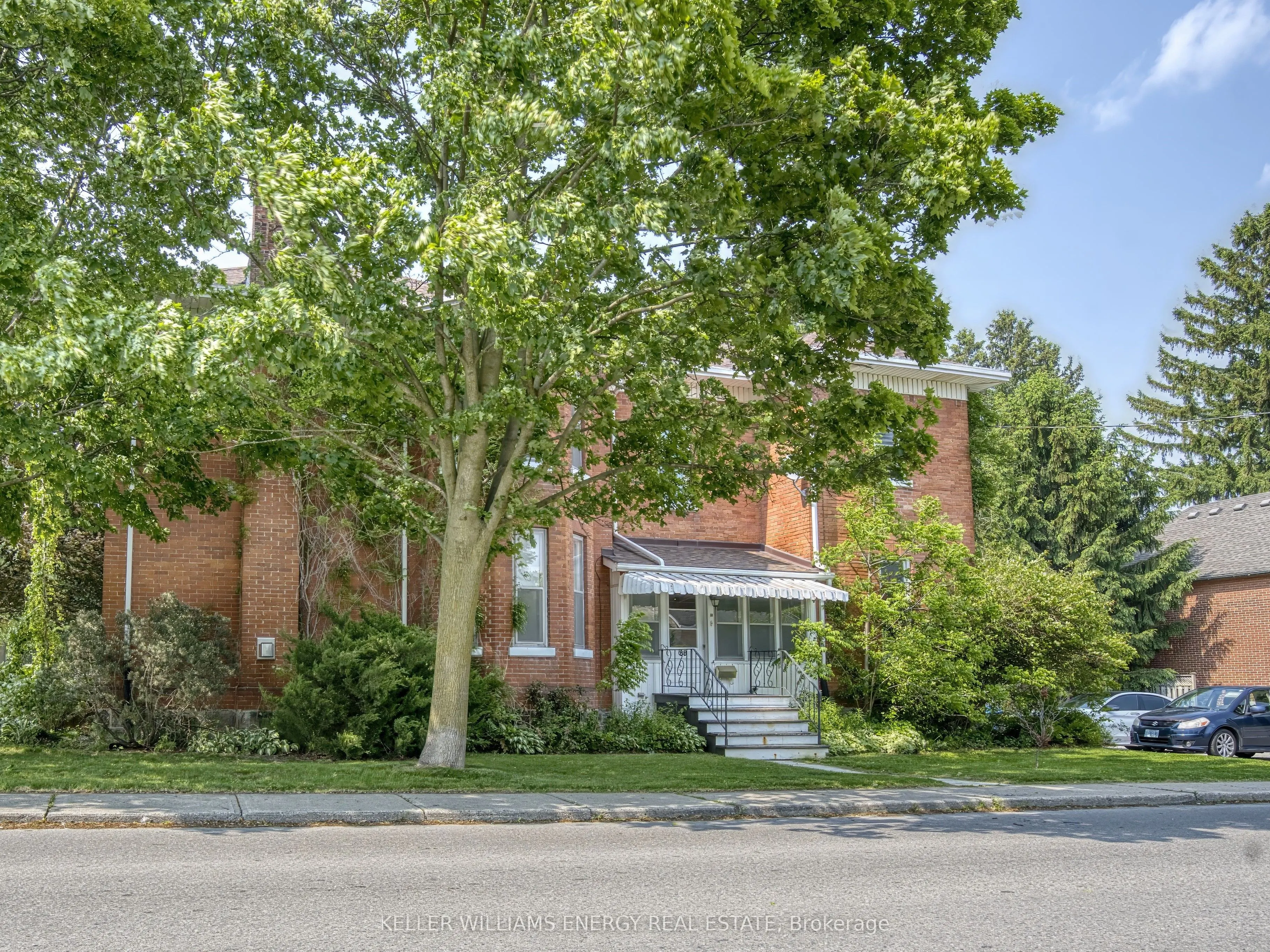 88 Wellington Street N
