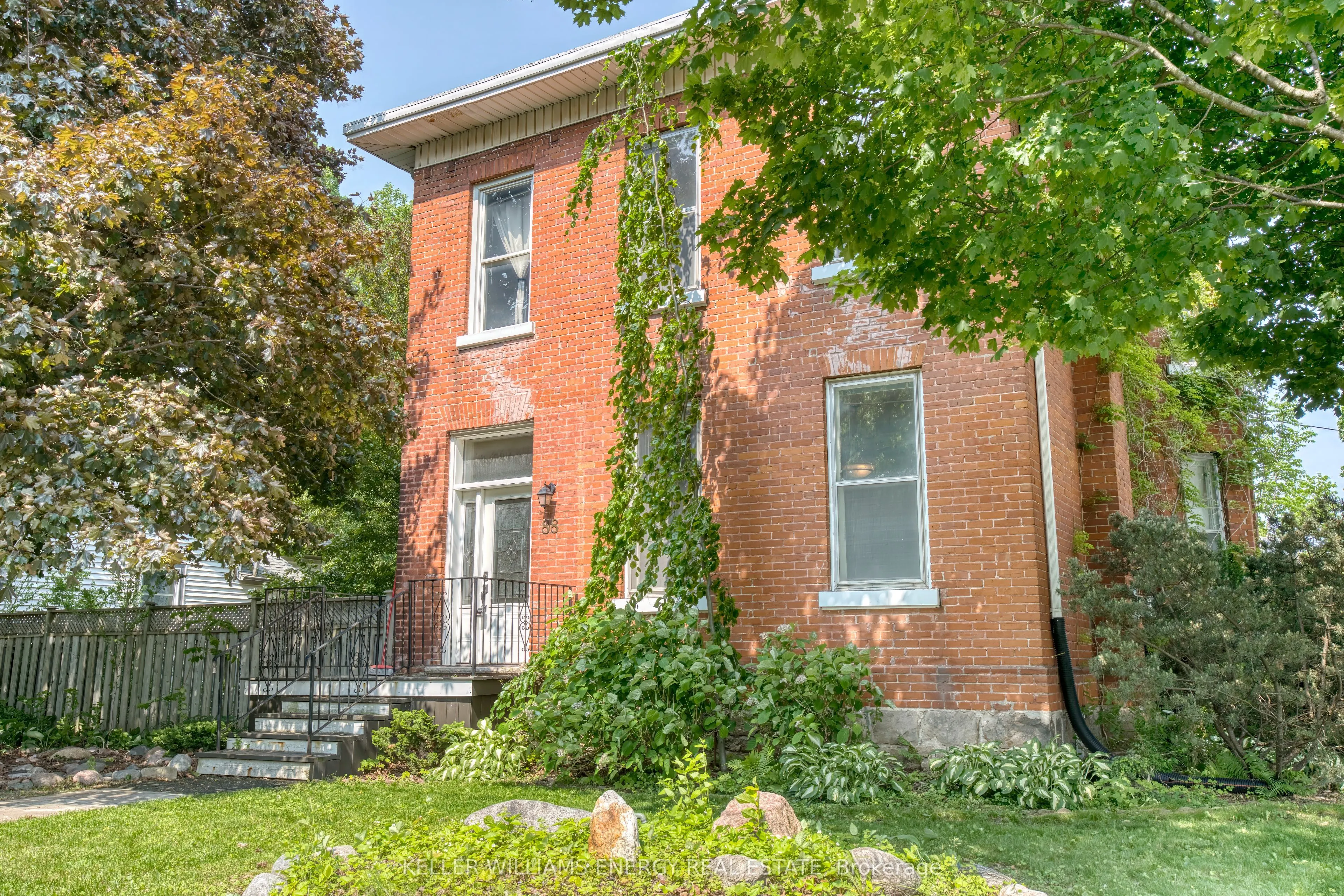 88 Wellington Street N