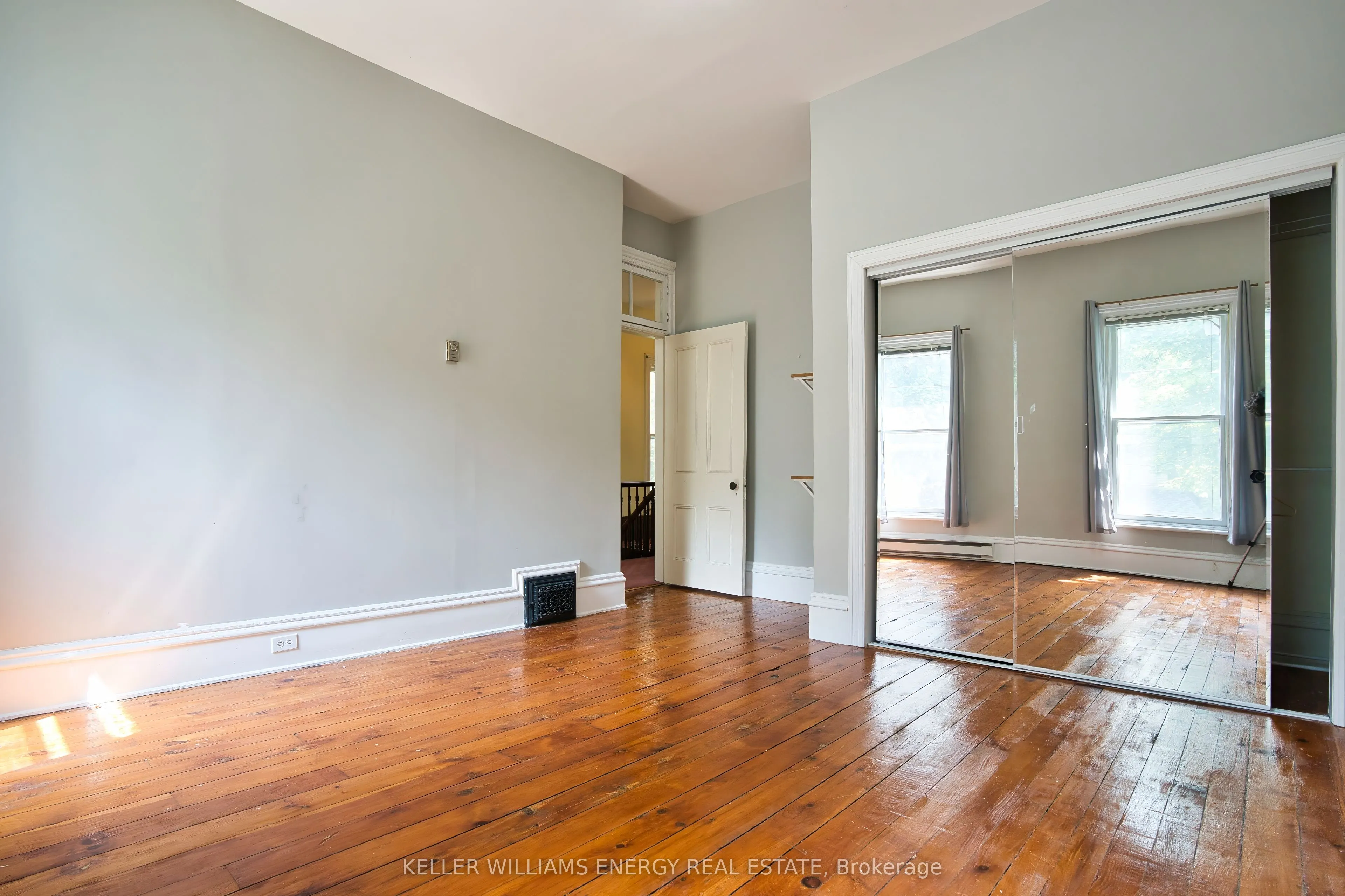 88 Wellington Street N