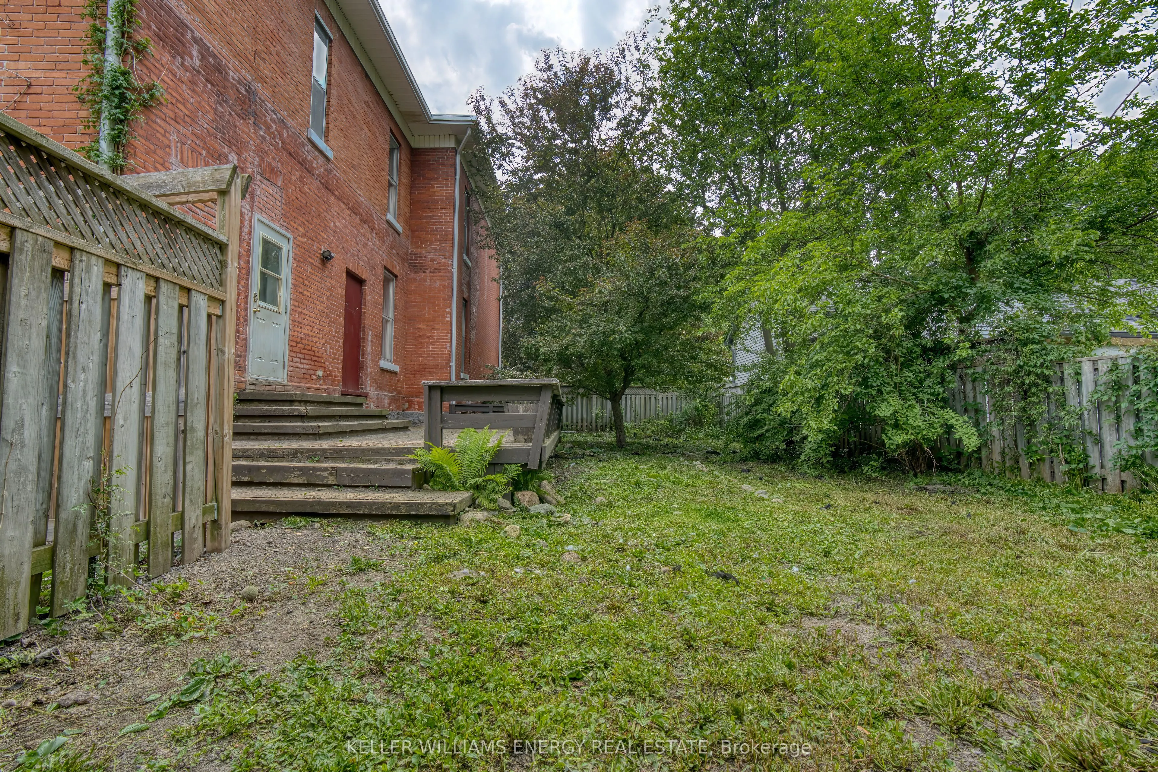 88 Wellington Street N