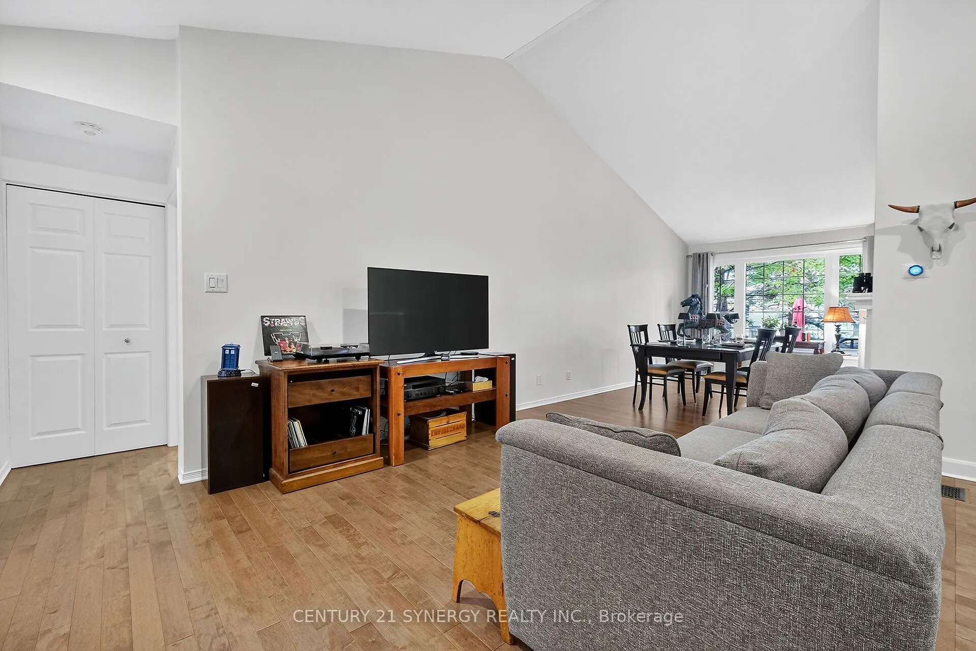18 Oyster Bay Court