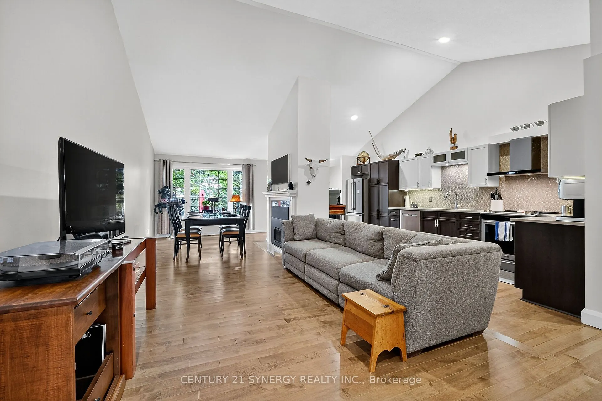 18 Oyster Bay Court