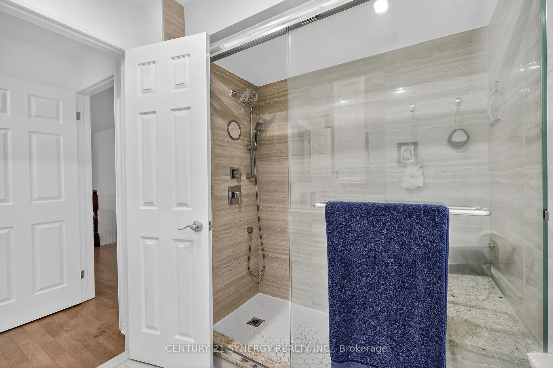 18 Oyster Bay Court