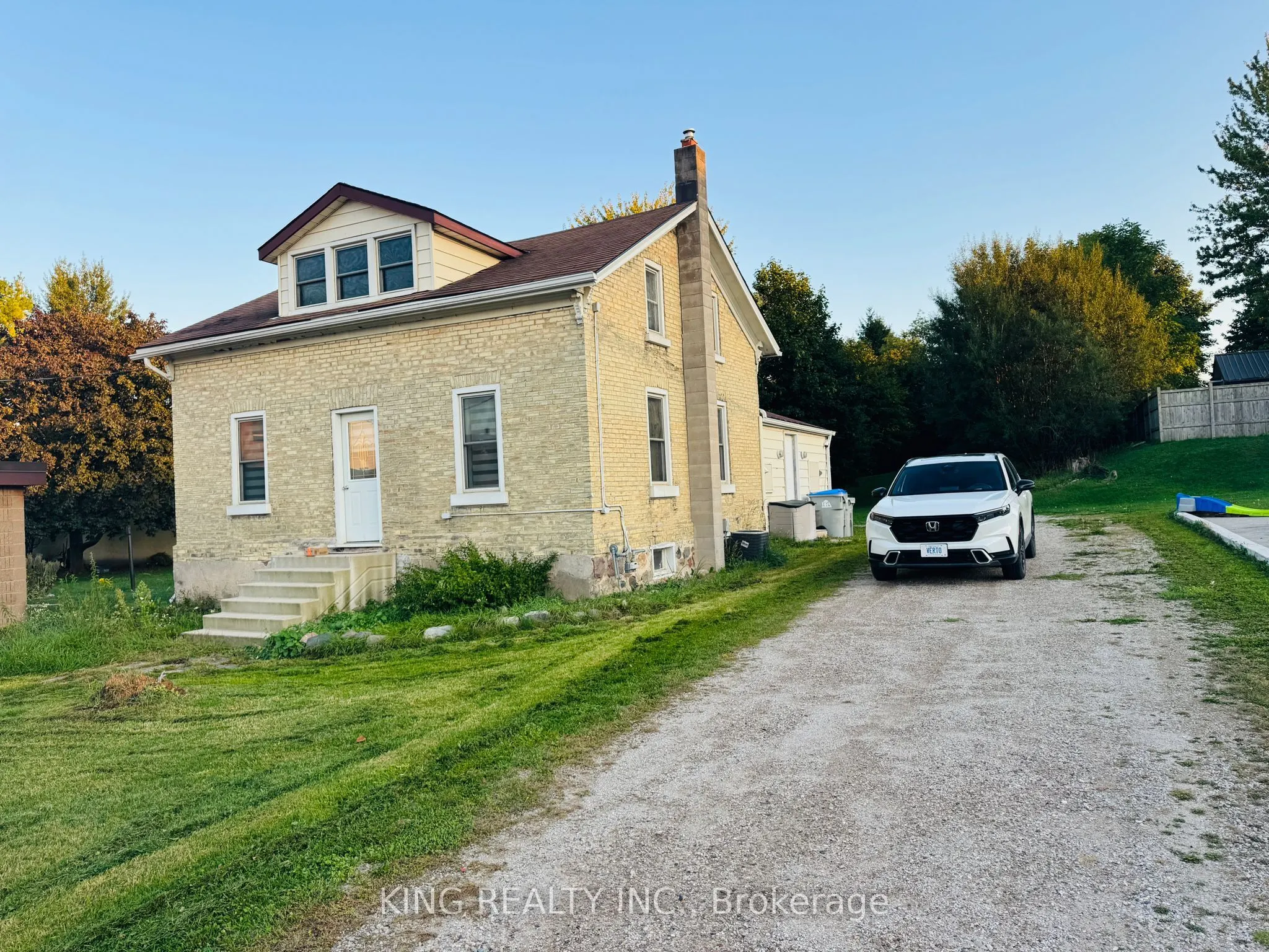 39 MAIN Street E