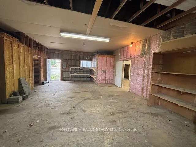 1047 Parkinson Road, #{Shop}