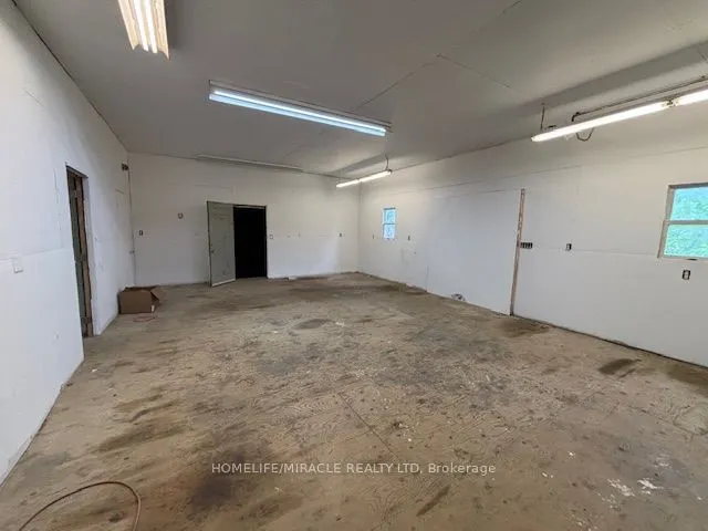 1047 Parkinson Road, #{Shop}