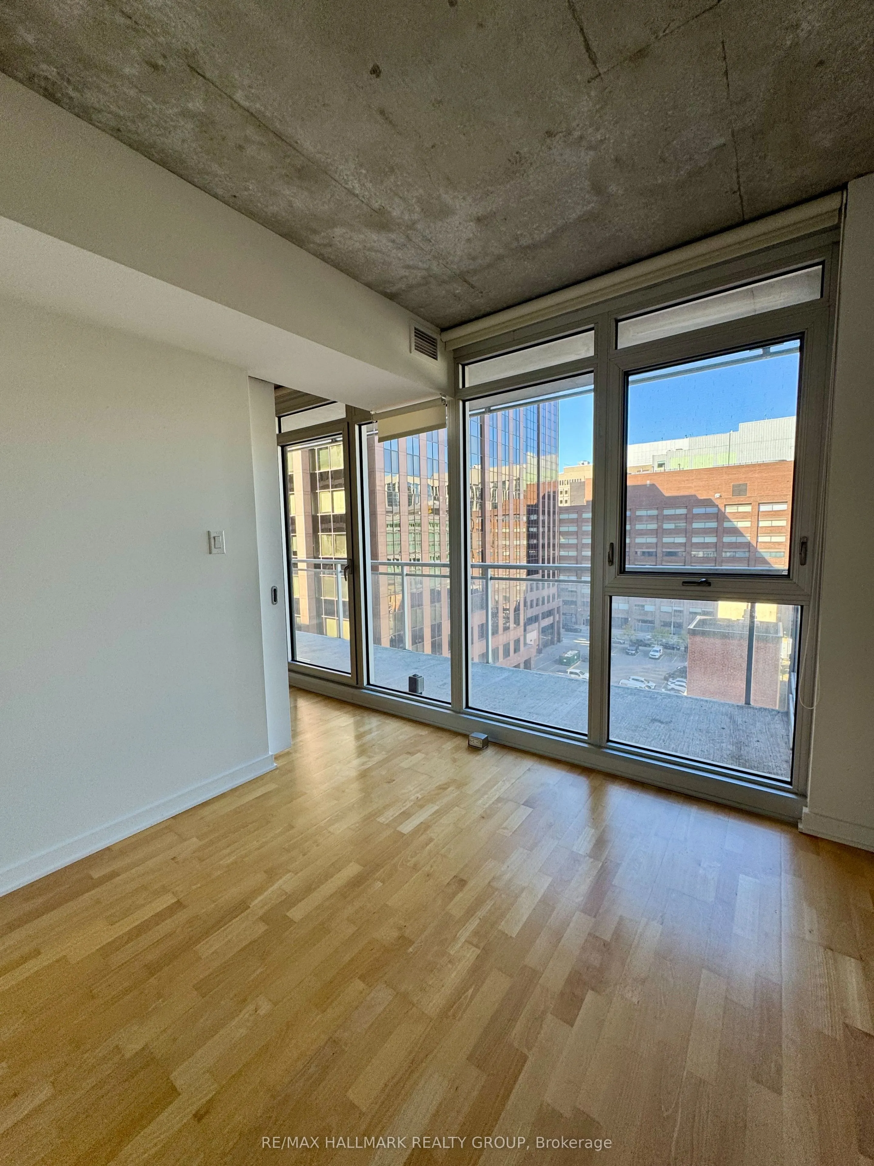 324 Laurier Avenue W, #906
