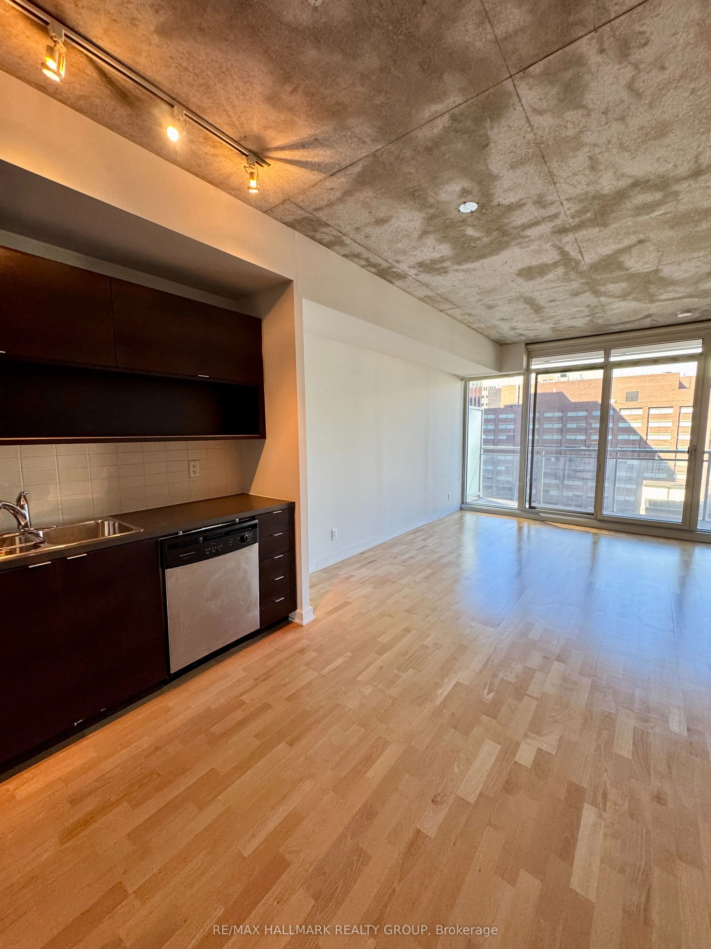 324 Laurier Avenue W, #906