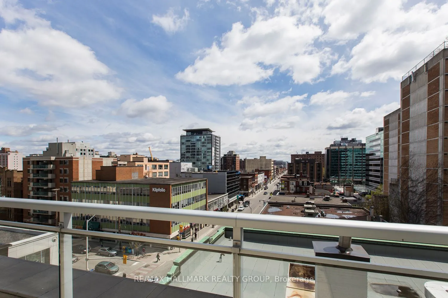 324 Laurier Avenue W, #906