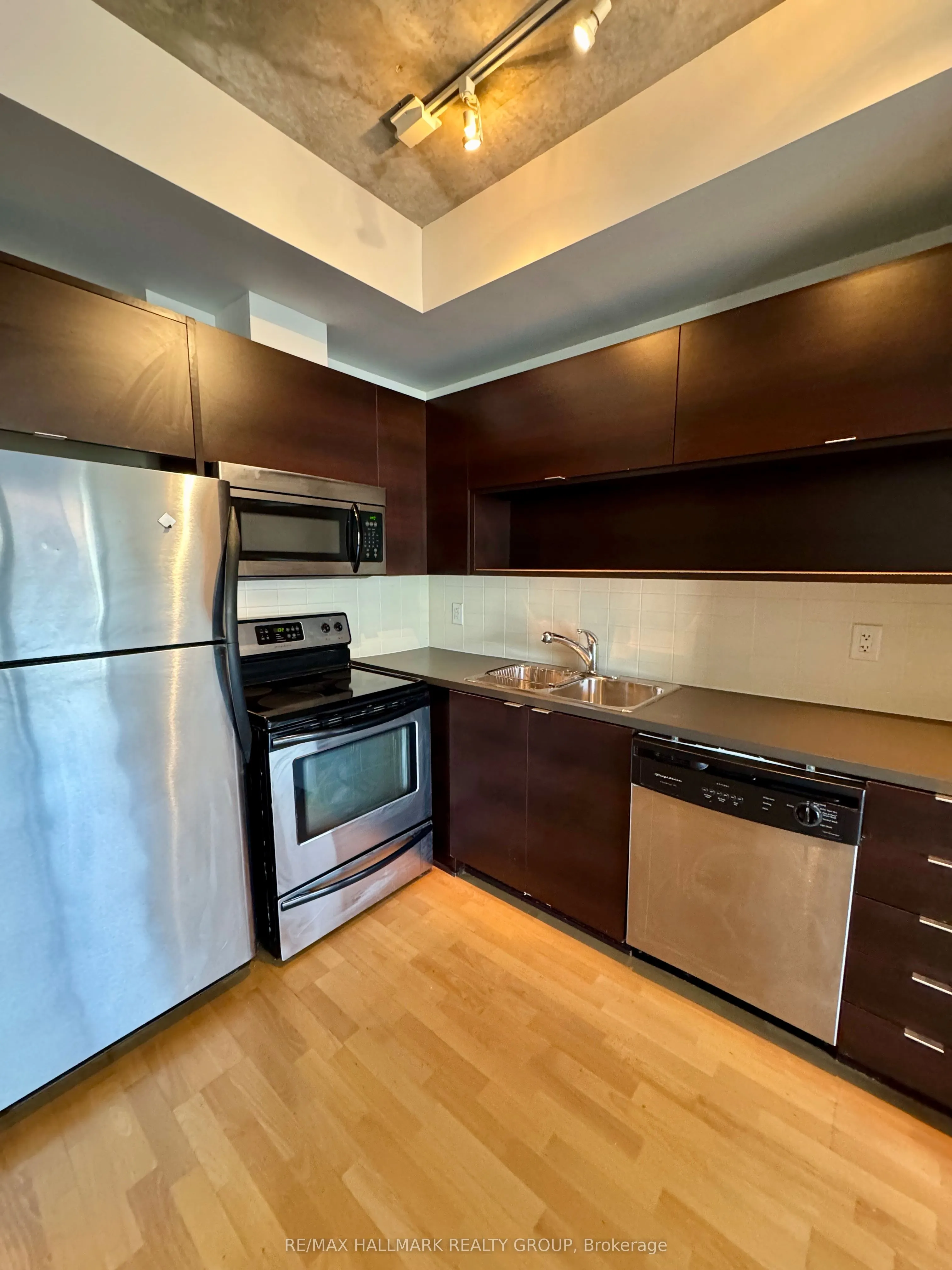 324 Laurier Avenue W, #906