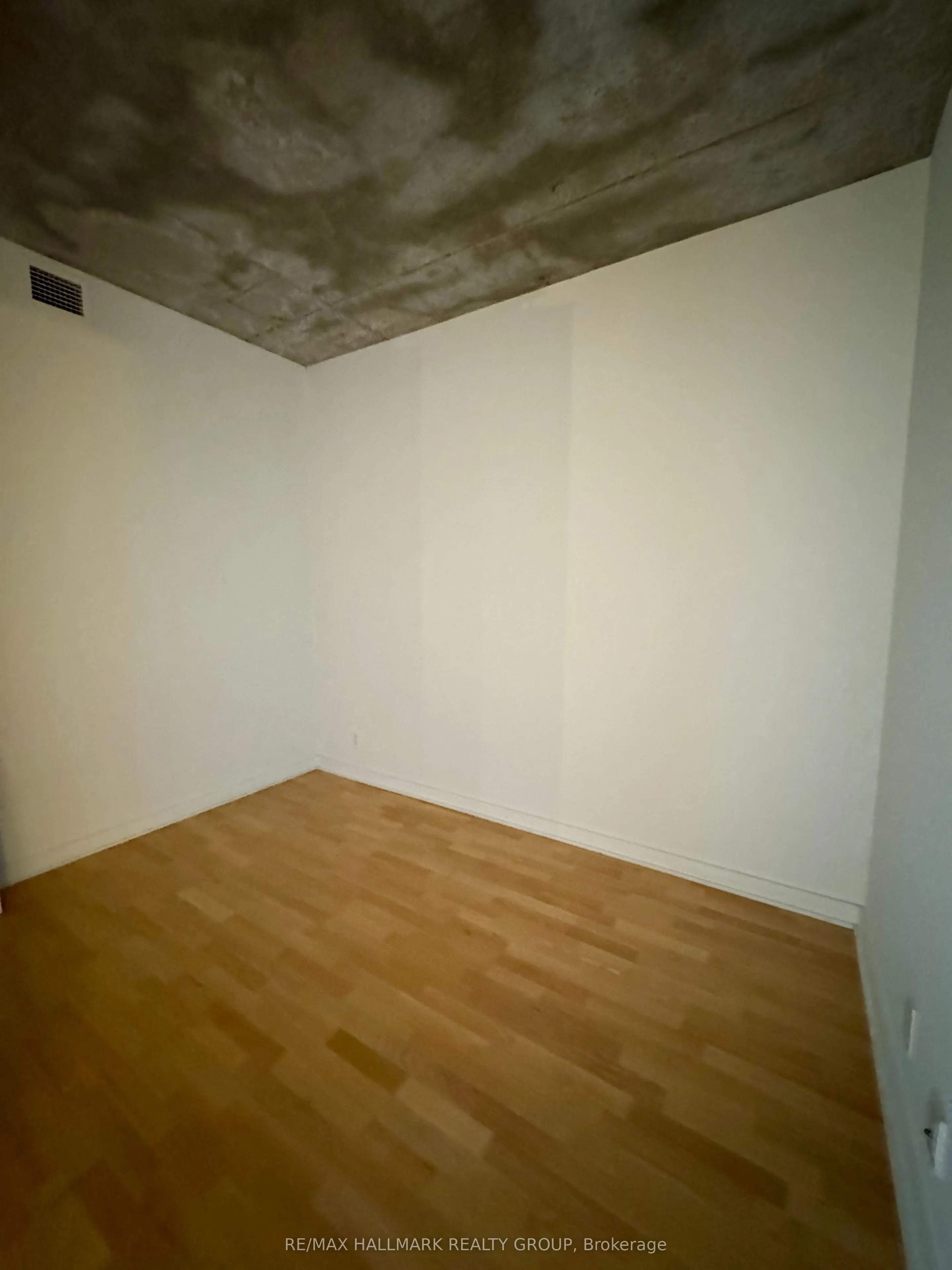 324 Laurier Avenue W, #906