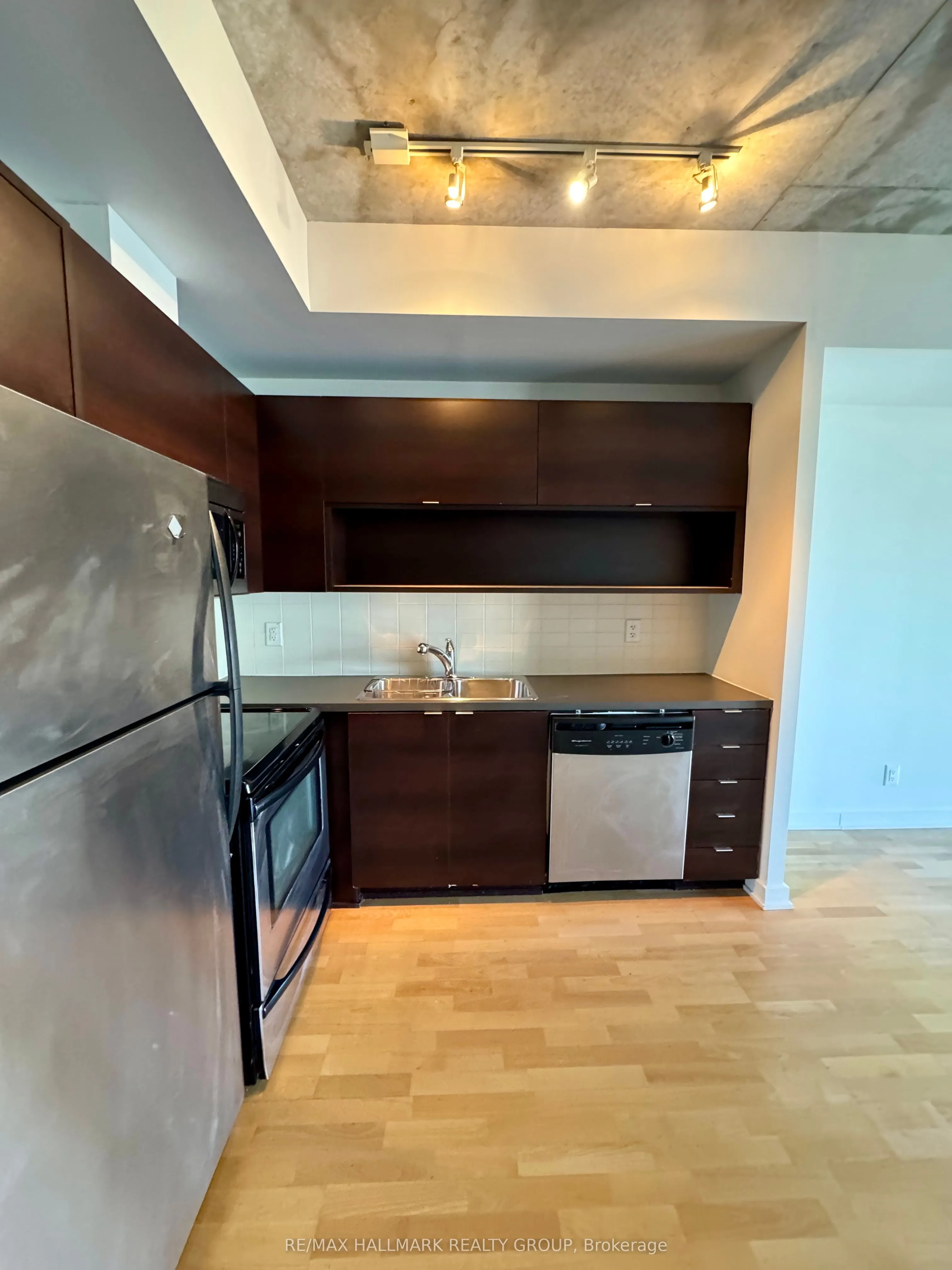 324 Laurier Avenue W, #906