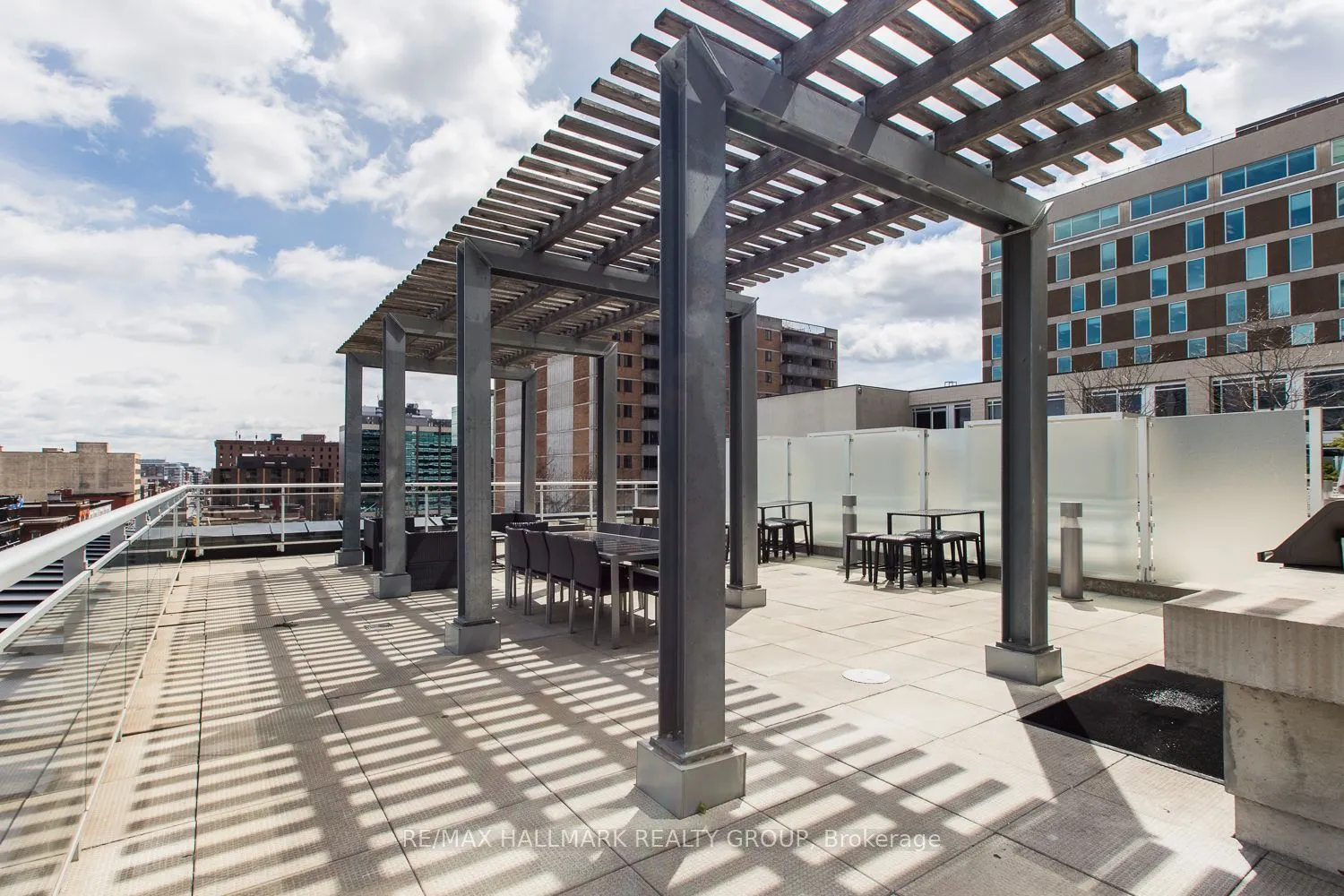 324 Laurier Avenue W, #906